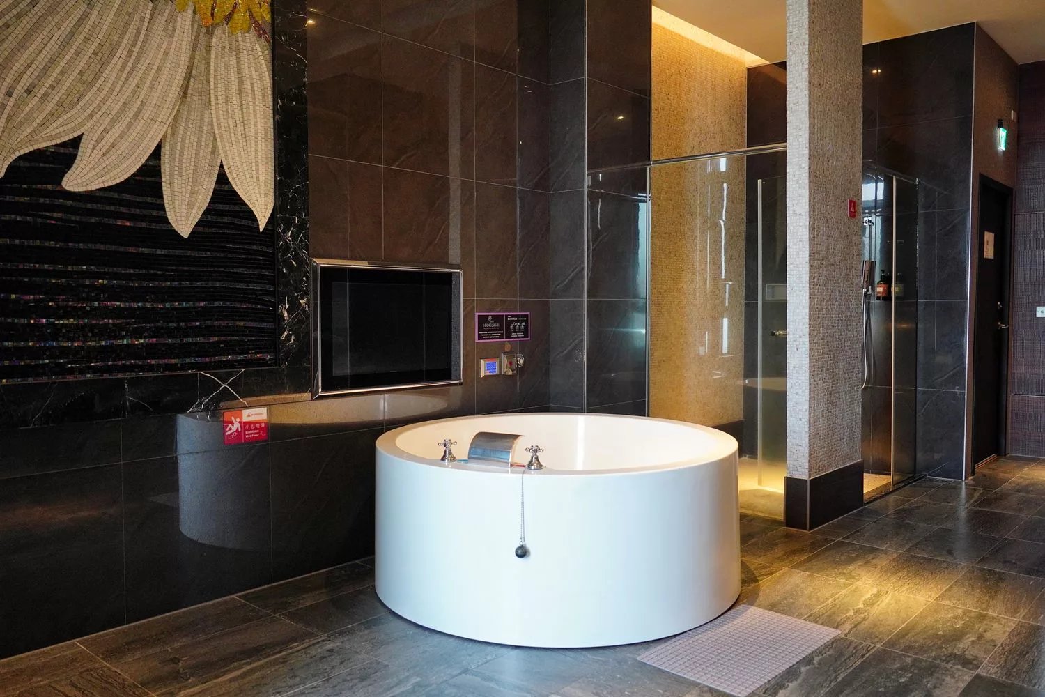 【南投市汽車旅館推薦】舒馨精品旅館,質感房型有KTV/露天浴池/豪華浴缸,適合情侶休息/親子住宿/商務出差! @混血珊莎的奇幻旅程 【南投市汽車旅館推薦】舒馨精品旅館,質感房型有KTV/露天浴池/豪華浴缸,適合情侶休息/親子住宿/商務出差! @混血珊莎的奇幻旅程