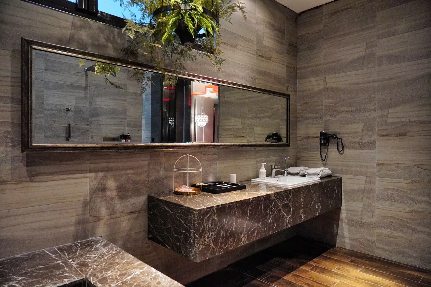 【南投市汽車旅館推薦】舒馨精品旅館，質感房型有KTV/露天浴池/豪華浴缸，適合情侶休息/親子住宿/商務出差! @混血珊莎的奇幻旅程