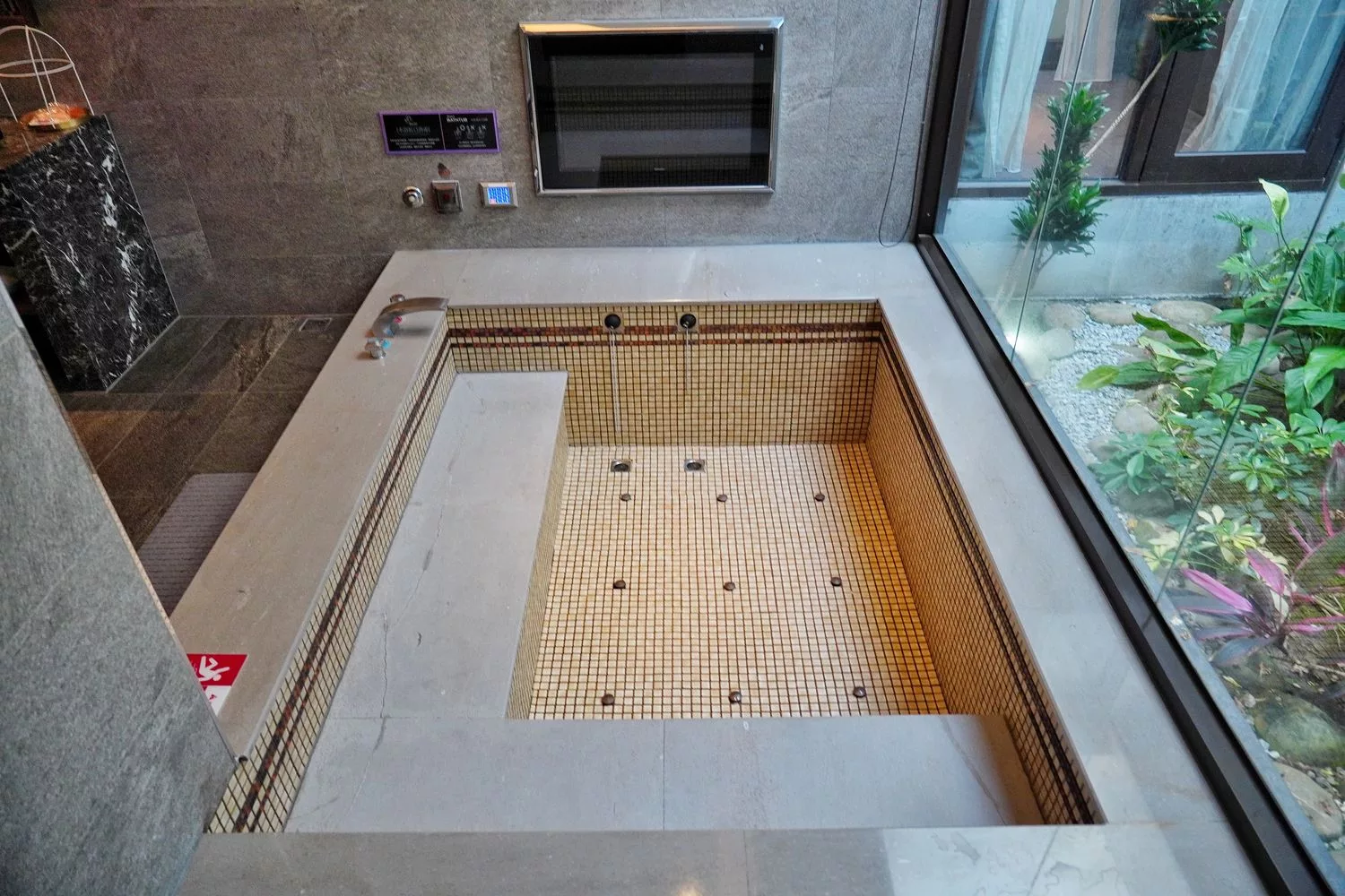 【南投市汽車旅館推薦】舒馨精品旅館,質感房型有KTV/露天浴池/豪華浴缸,適合情侶休息/親子住宿/商務出差! @混血珊莎的奇幻旅程 【南投市汽車旅館推薦】舒馨精品旅館,質感房型有KTV/露天浴池/豪華浴缸,適合情侶休息/親子住宿/商務出差! @混血珊莎的奇幻旅程