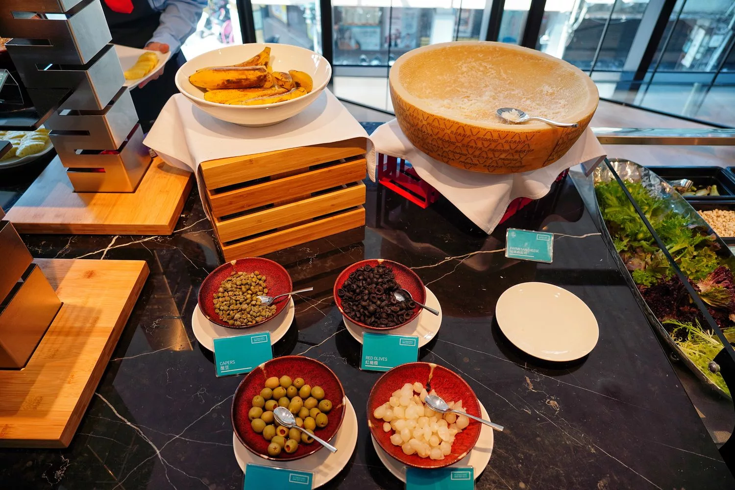 【台中飯店早餐推薦】李方艾美酒店早餐，美味爐烤牛排跟多元美食饗宴，用餐環境美! @混血珊莎的奇幻旅程