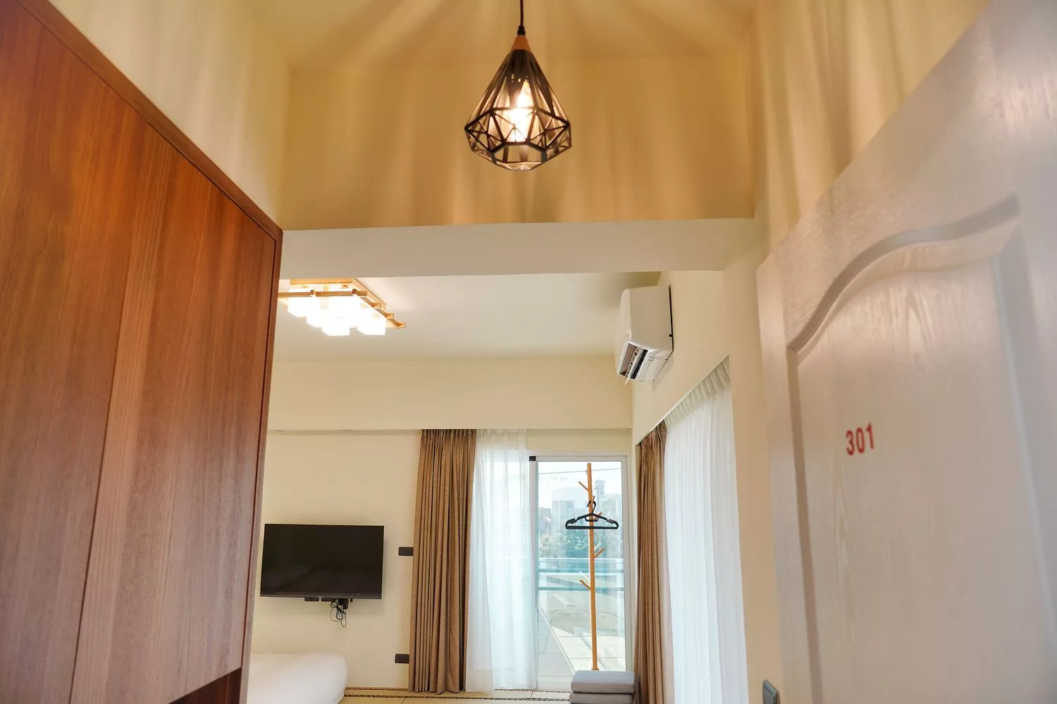 【台南住宿包棟】鯤喜灣行旅 衡定理民宿，質感海景別墅，頂樓泡澡賞夕陽! @混血珊莎的奇幻旅程
