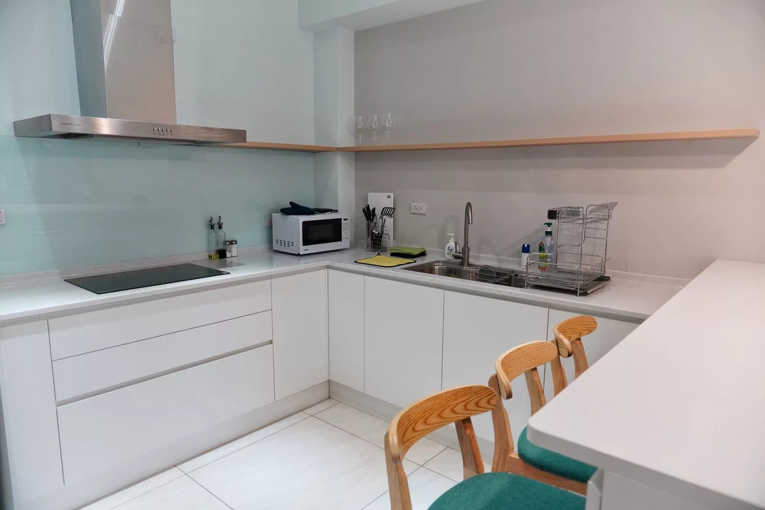 【台南包棟住宿】燈塔villa 衡定理台南安平包棟民宿，景觀陽台房超大客廳! @混血珊莎的奇幻旅程