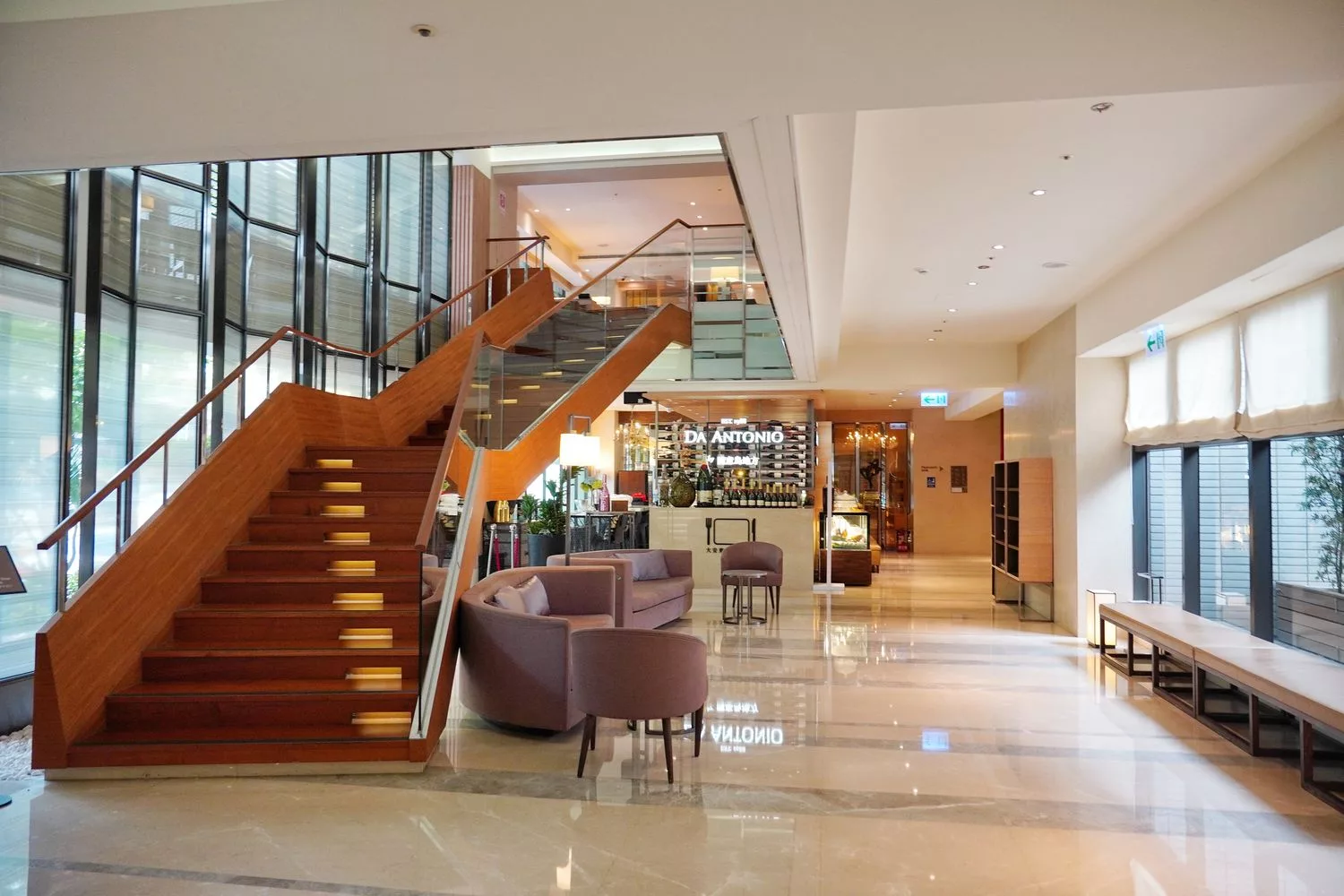 【和逸民生館早餐】THE Lounge自助早餐吃到飽，餐點豐富又精緻! @混血珊莎的奇幻旅程