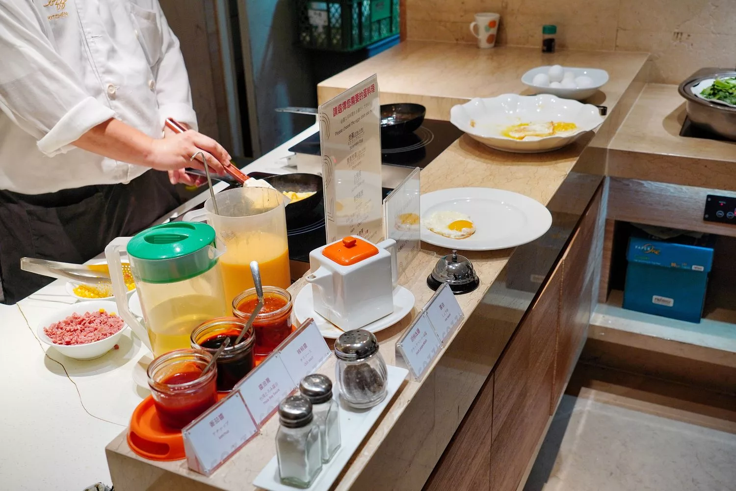 【和逸民生館早餐】THE Lounge自助早餐吃到飽，餐點豐富又精緻! @混血珊莎的奇幻旅程