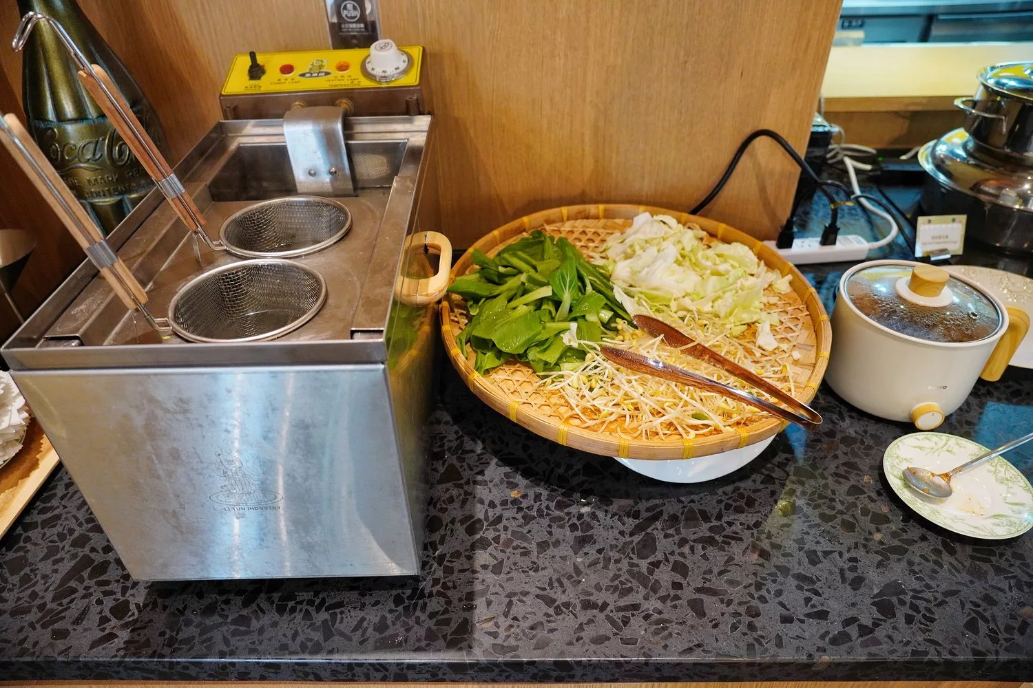 【西屯早午餐】享得道早餐，森林系餐廳享用豐盛自助式早餐! @混血珊莎的奇幻旅程