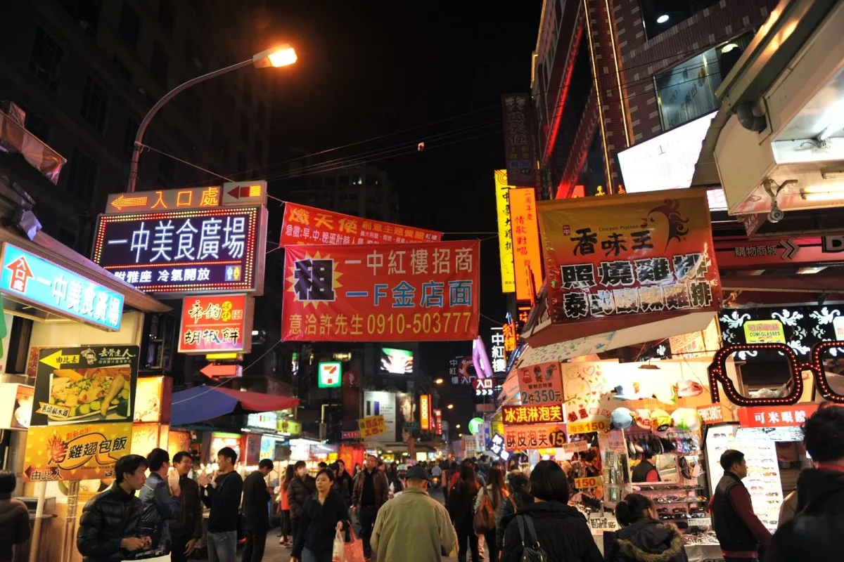 【2024台中情侶景點】精選17個，約會甜蜜滿分的景點清單! @混血珊莎的奇幻旅程