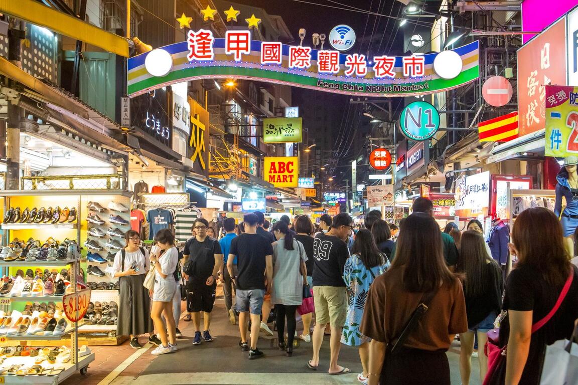【2024台中情侶景點】精選17個，約會甜蜜滿分的景點清單! @混血珊莎的奇幻旅程