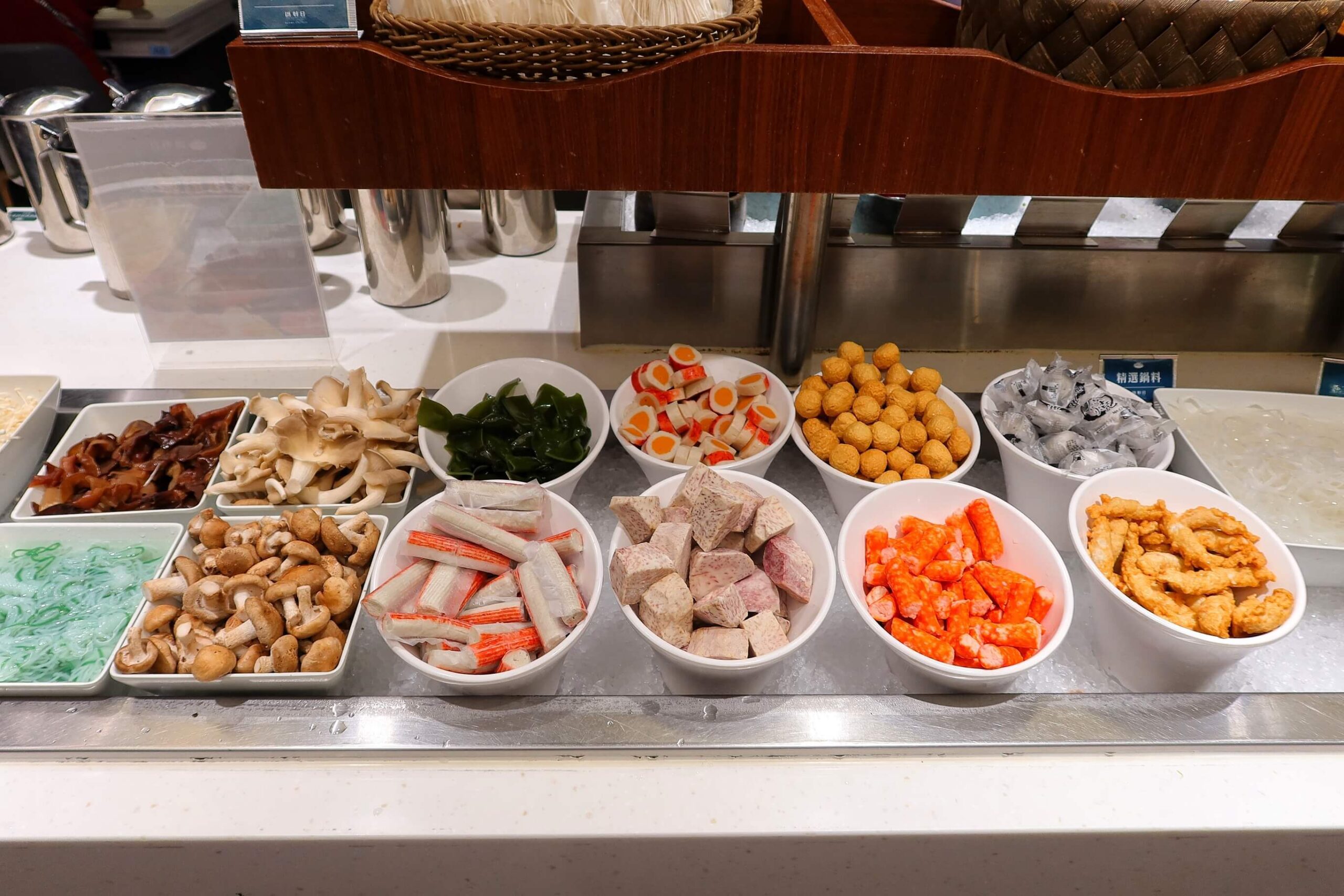 【台中火鍋吃到飽】鍋好日 昭日堂燒肉旗下品牌│超浮誇1KG大肉量雙人套餐澎湃上桌│自助吧甜點/冰品/蔬菜/炸物/熟食通通吃到飽! │新時代餐廳推薦 @混血珊莎的奇幻旅程