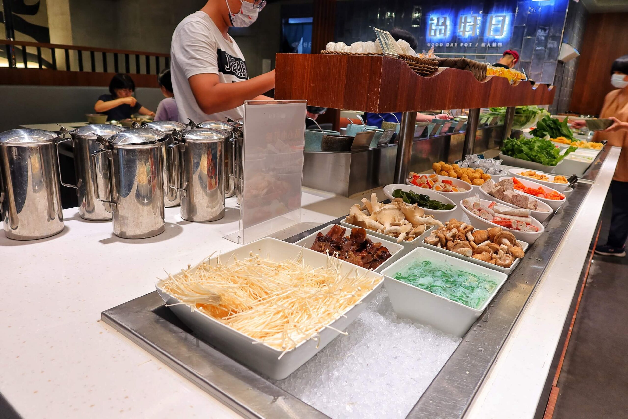 【台中火鍋吃到飽】鍋好日 昭日堂燒肉旗下品牌│超浮誇1KG大肉量雙人套餐澎湃上桌│自助吧甜點/冰品/蔬菜/炸物/熟食通通吃到飽! │新時代餐廳推薦 @混血珊莎的奇幻旅程