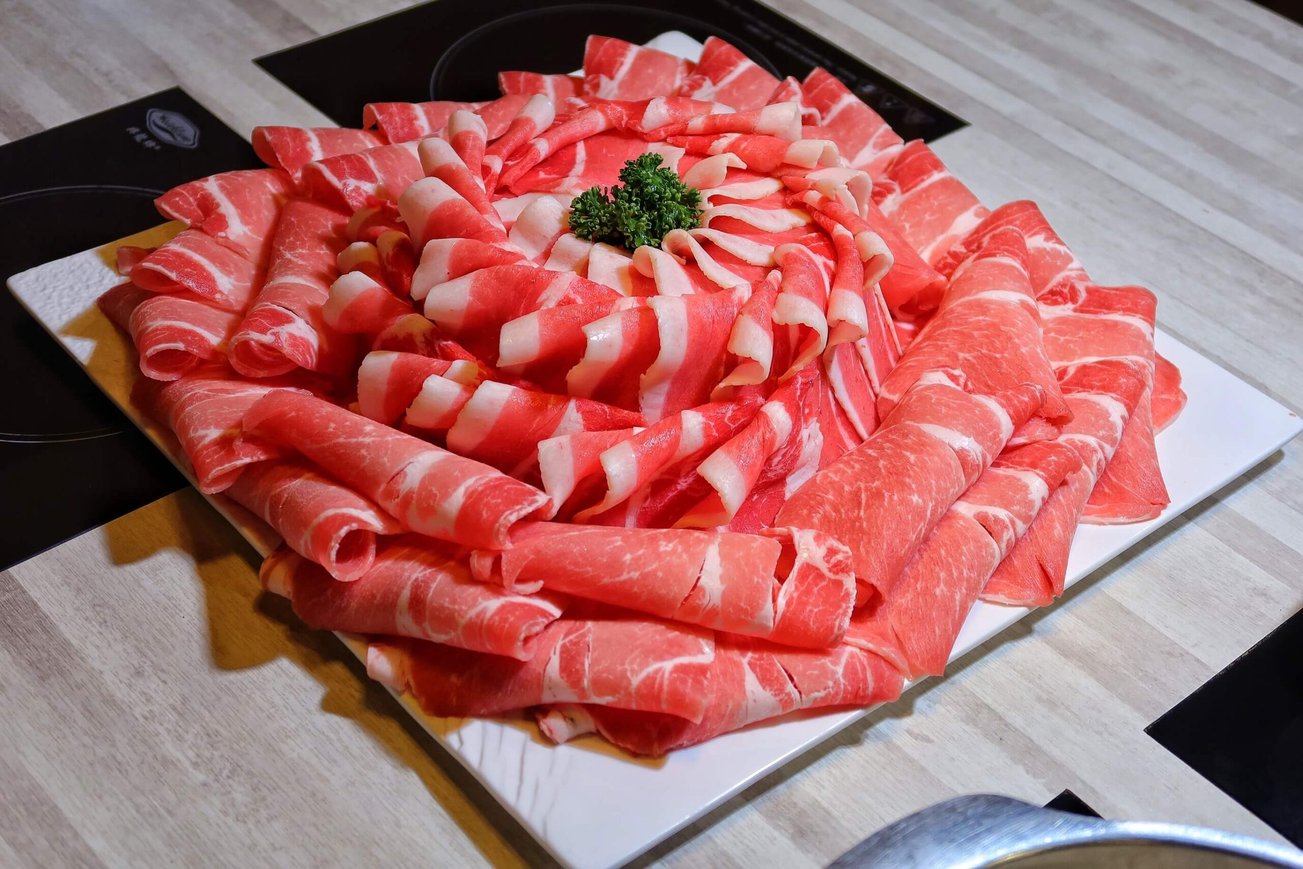 【台中火鍋吃到飽】鍋好日 昭日堂燒肉旗下品牌│超浮誇1KG大肉量雙人套餐澎湃上桌│自助吧甜點/冰品/蔬菜/炸物/熟食通通吃到飽! │新時代餐廳推薦 @混血珊莎的奇幻旅程