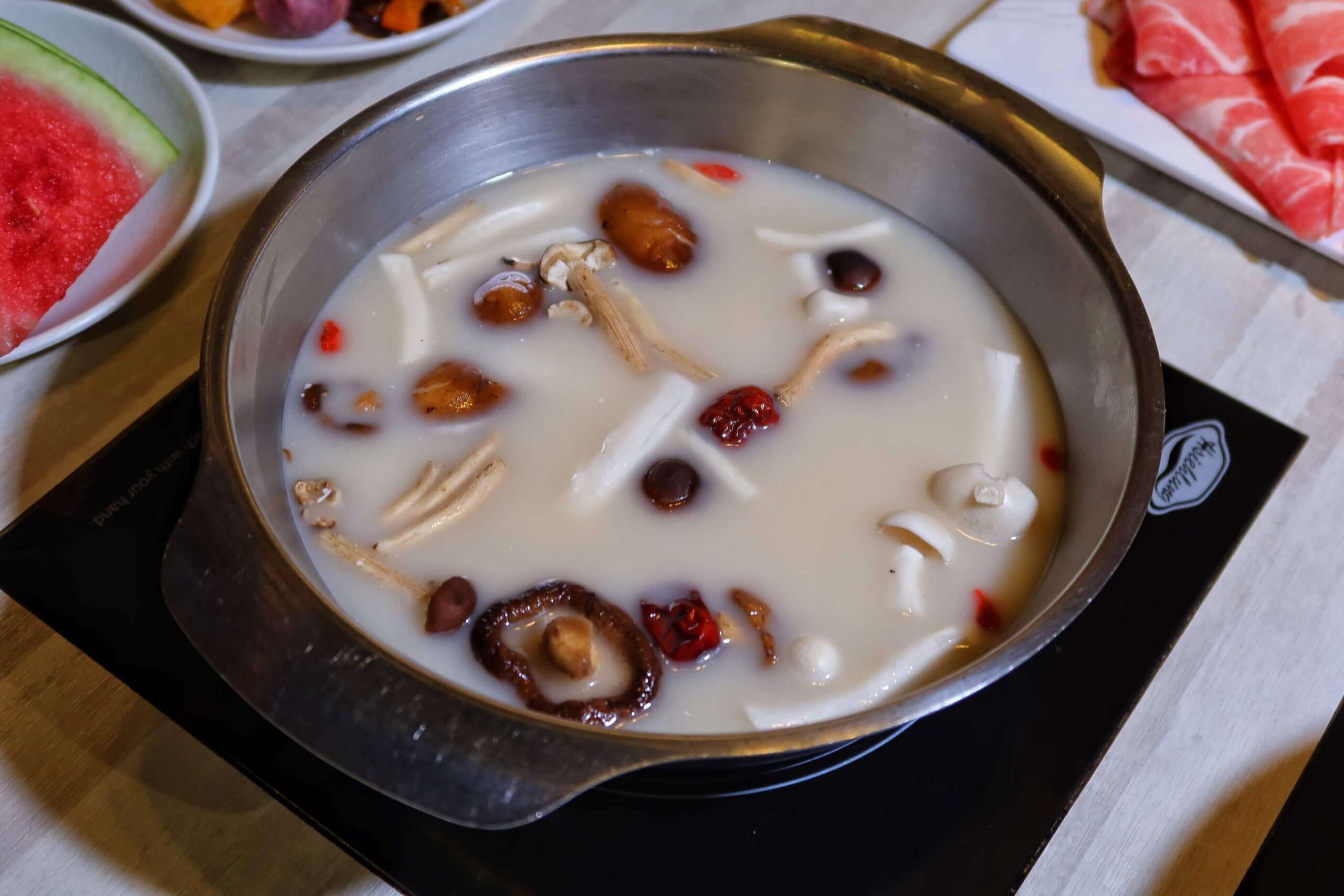 【台中火鍋吃到飽】鍋好日 昭日堂燒肉旗下品牌│超浮誇1KG大肉量雙人套餐澎湃上桌│自助吧甜點/冰品/蔬菜/炸物/熟食通通吃到飽! │新時代餐廳推薦 @混血珊莎的奇幻旅程