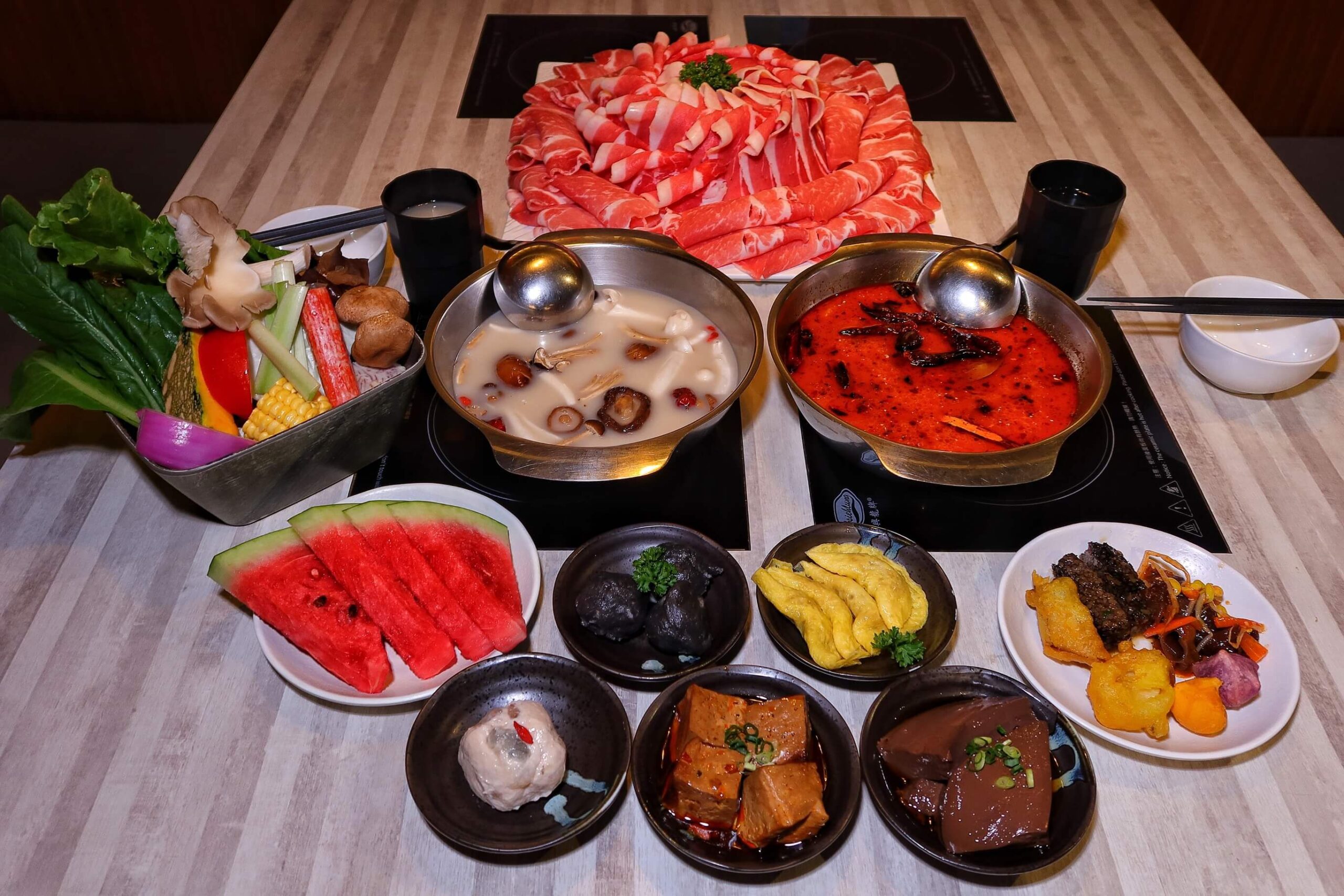 【台中火鍋吃到飽】鍋好日 昭日堂燒肉旗下品牌│超浮誇1KG大肉量雙人套餐澎湃上桌│自助吧甜點/冰品/蔬菜/炸物/熟食通通吃到飽! │新時代餐廳推薦 @混血珊莎的奇幻旅程