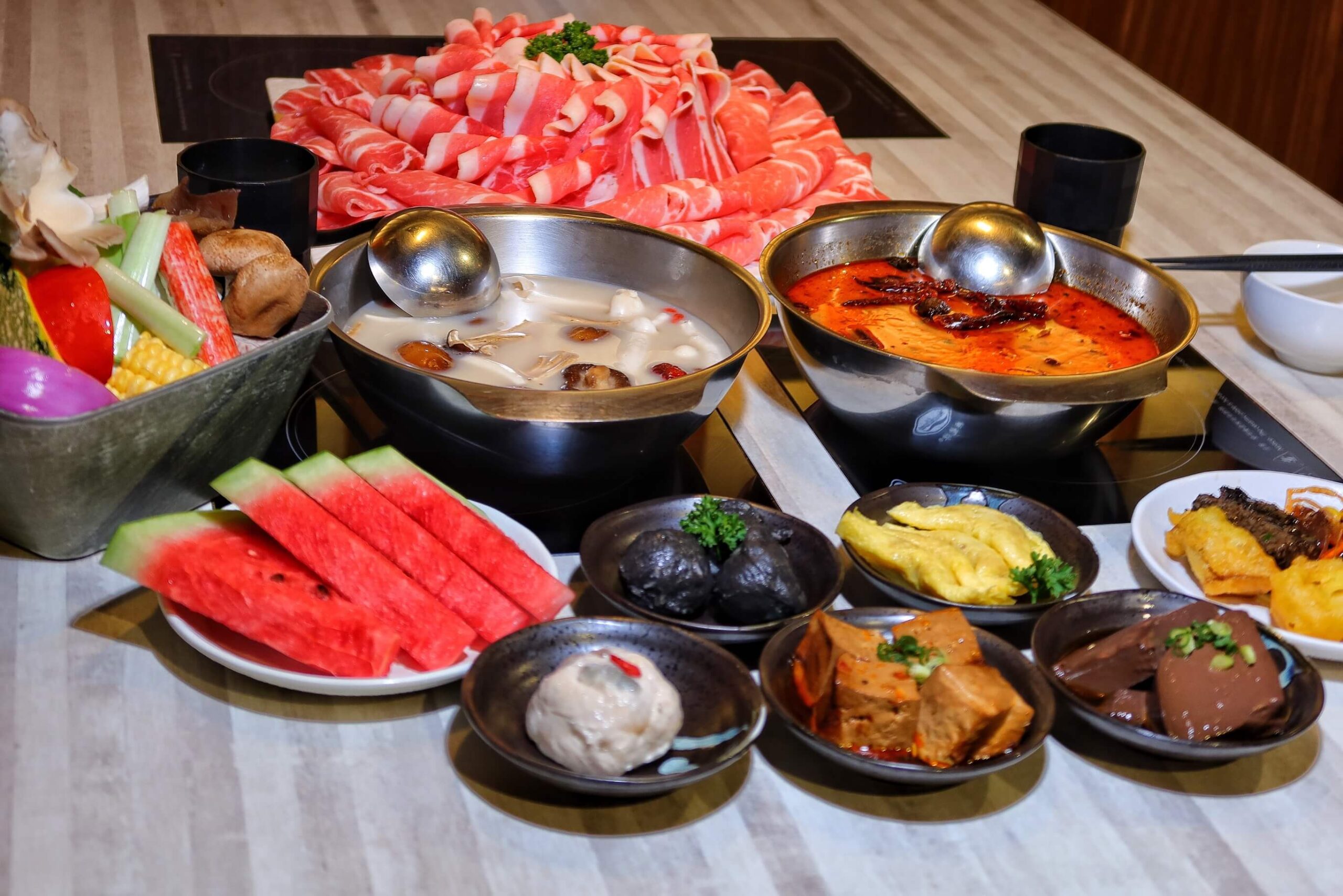 【台中火鍋吃到飽】鍋好日 昭日堂燒肉旗下品牌│超浮誇1KG大肉量雙人套餐澎湃上桌│自助吧甜點/冰品/蔬菜/炸物/熟食通通吃到飽! │新時代餐廳推薦 @混血珊莎的奇幻旅程
