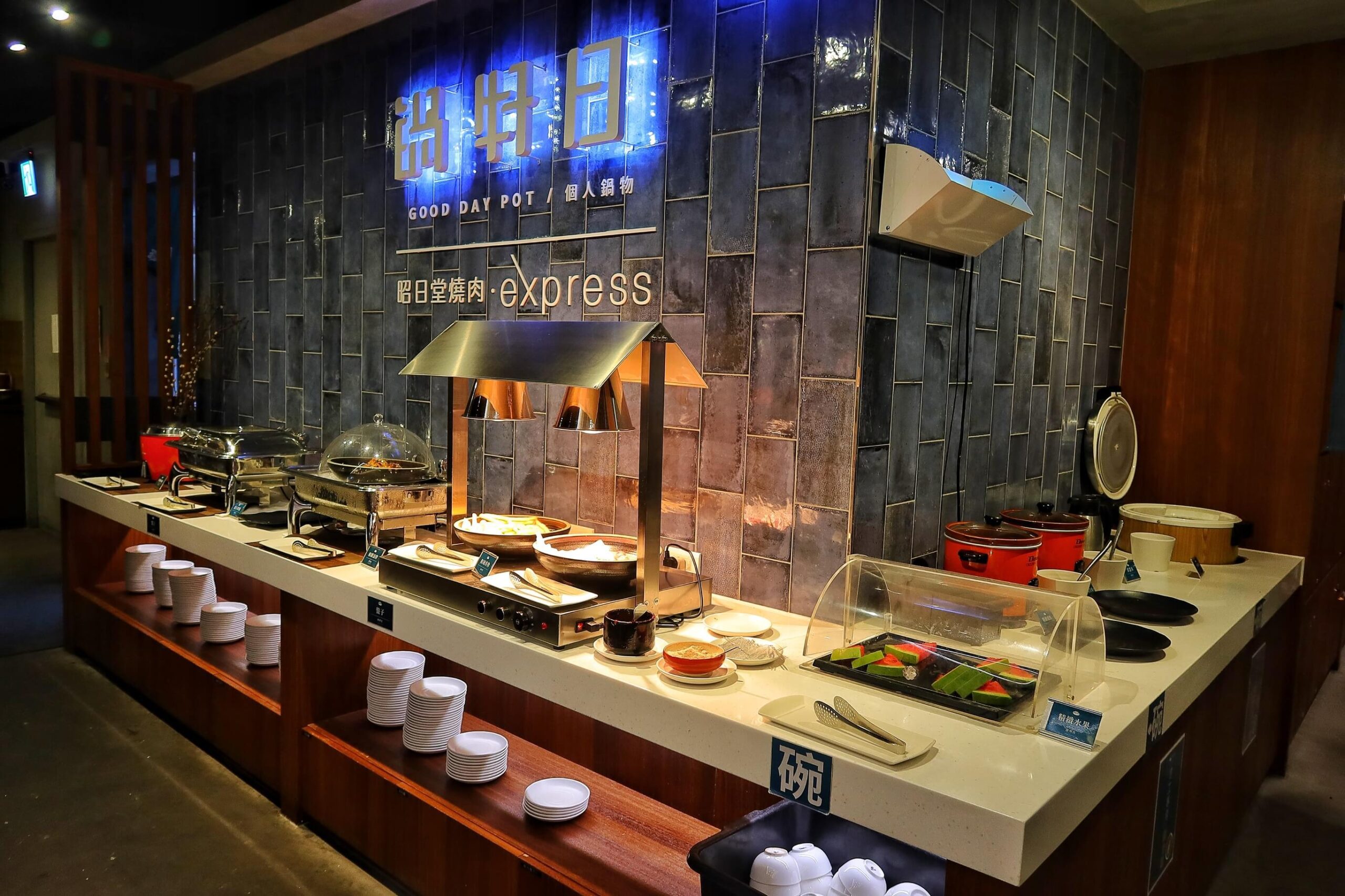 【台中火鍋吃到飽】鍋好日 昭日堂燒肉旗下品牌│超浮誇1KG大肉量雙人套餐澎湃上桌│自助吧甜點/冰品/蔬菜/炸物/熟食通通吃到飽! │新時代餐廳推薦 @混血珊莎的奇幻旅程