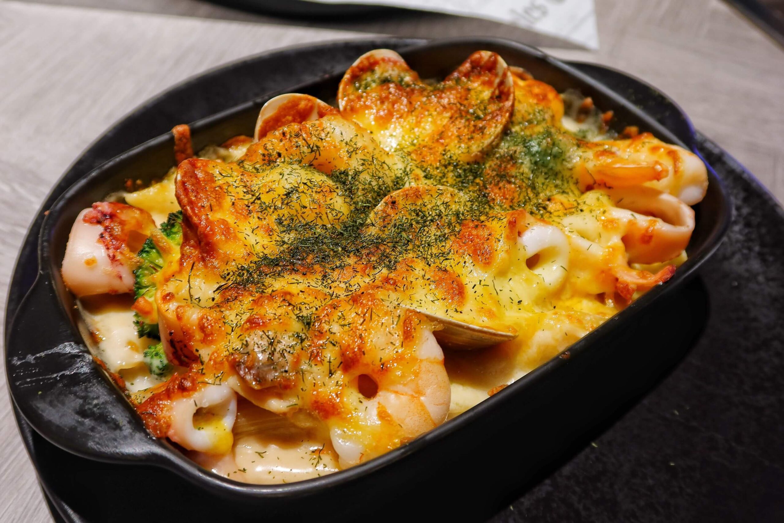 【宜蘭烏石港美食】OA PIZZA 坐擁海景的烏石港美式餐廳、星巴客咖啡這裡通通有! @混血珊莎的奇幻旅程