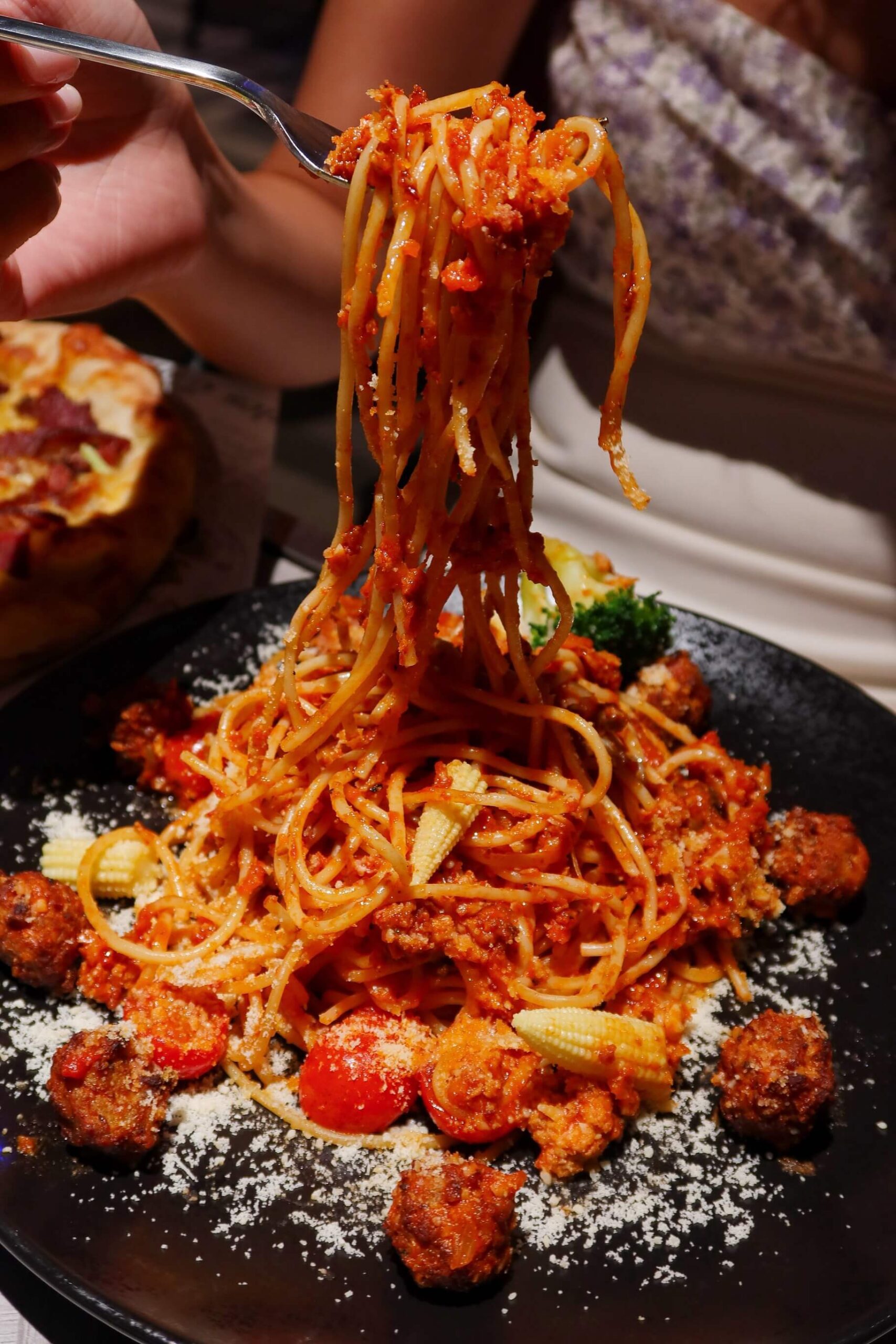 【宜蘭烏石港美食】OA PIZZA 坐擁海景的烏石港美式餐廳、星巴客咖啡這裡通通有! @混血珊莎的奇幻旅程