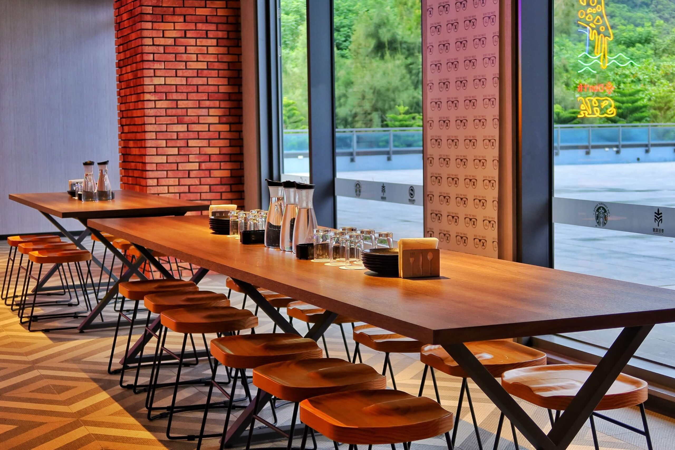 【宜蘭烏石港美食】OA PIZZA 坐擁海景的烏石港美式餐廳、星巴客咖啡這裡通通有! @混血珊莎的奇幻旅程