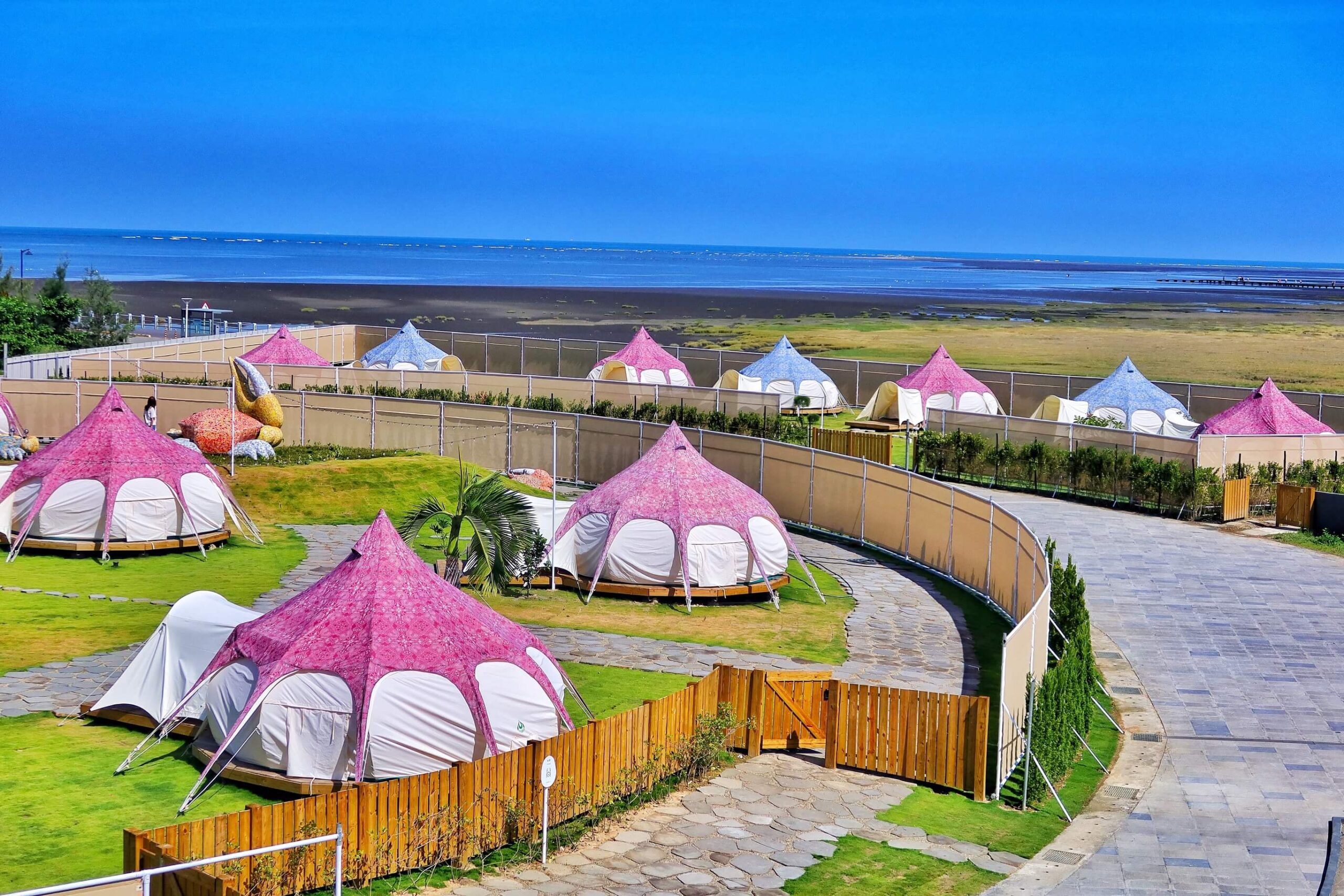 【台中懶人露營】蟬說 夕陽漫漫,新開幕高美濕地海濱露營,用餐飽覽絕美夕陽景觀,一泊二食免裝備,螃蟹帳蓬可愛到炸! @混血珊莎的奇幻旅程 【台中懶人露營】蟬說 夕陽漫漫,新開幕高美濕地海濱露營,用餐飽覽絕美夕陽景觀,一泊二食免裝備,螃蟹帳蓬可愛到炸! @混血珊莎的奇幻旅程