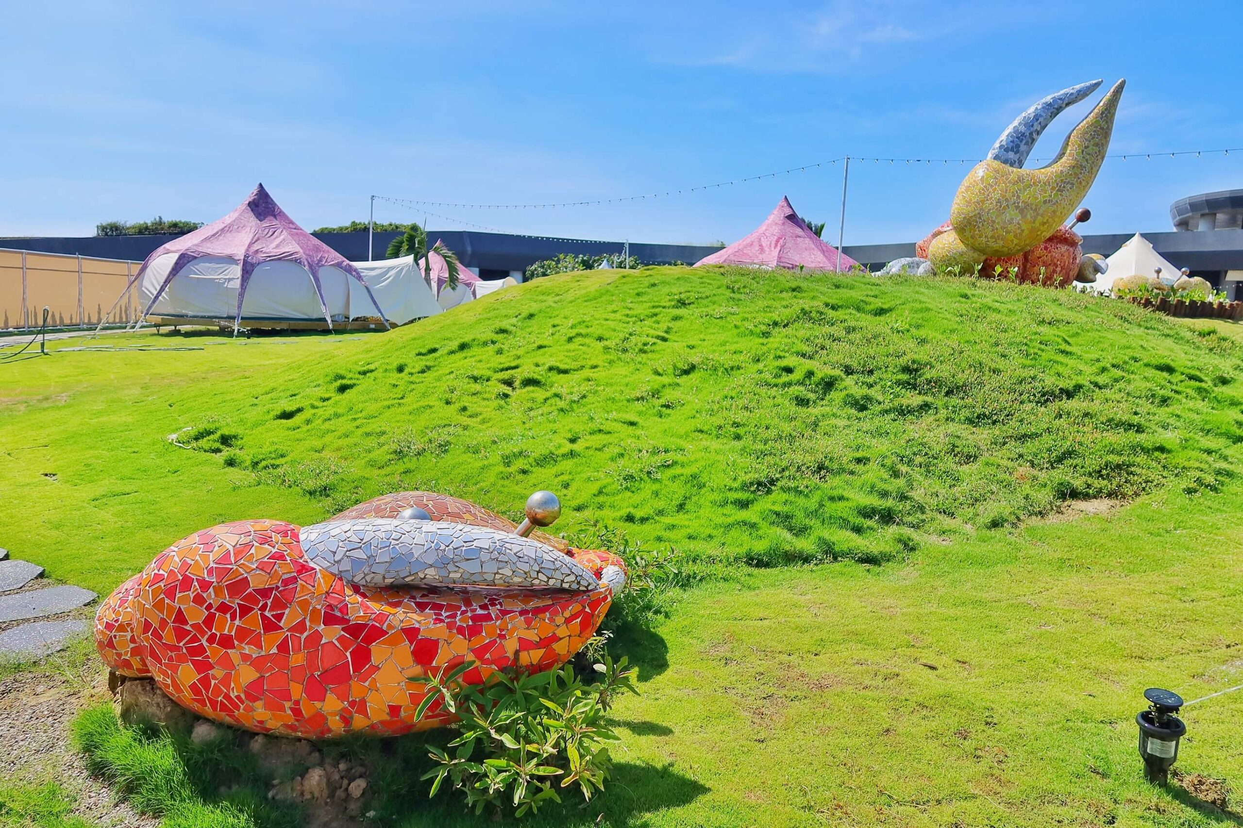 【台中懶人露營】蟬說 夕陽漫漫,新開幕高美濕地海濱露營,用餐飽覽絕美夕陽景觀,一泊二食免裝備,螃蟹帳蓬可愛到炸! @混血珊莎的奇幻旅程 【台中懶人露營】蟬說 夕陽漫漫,新開幕高美濕地海濱露營,用餐飽覽絕美夕陽景觀,一泊二食免裝備,螃蟹帳蓬可愛到炸! @混血珊莎的奇幻旅程