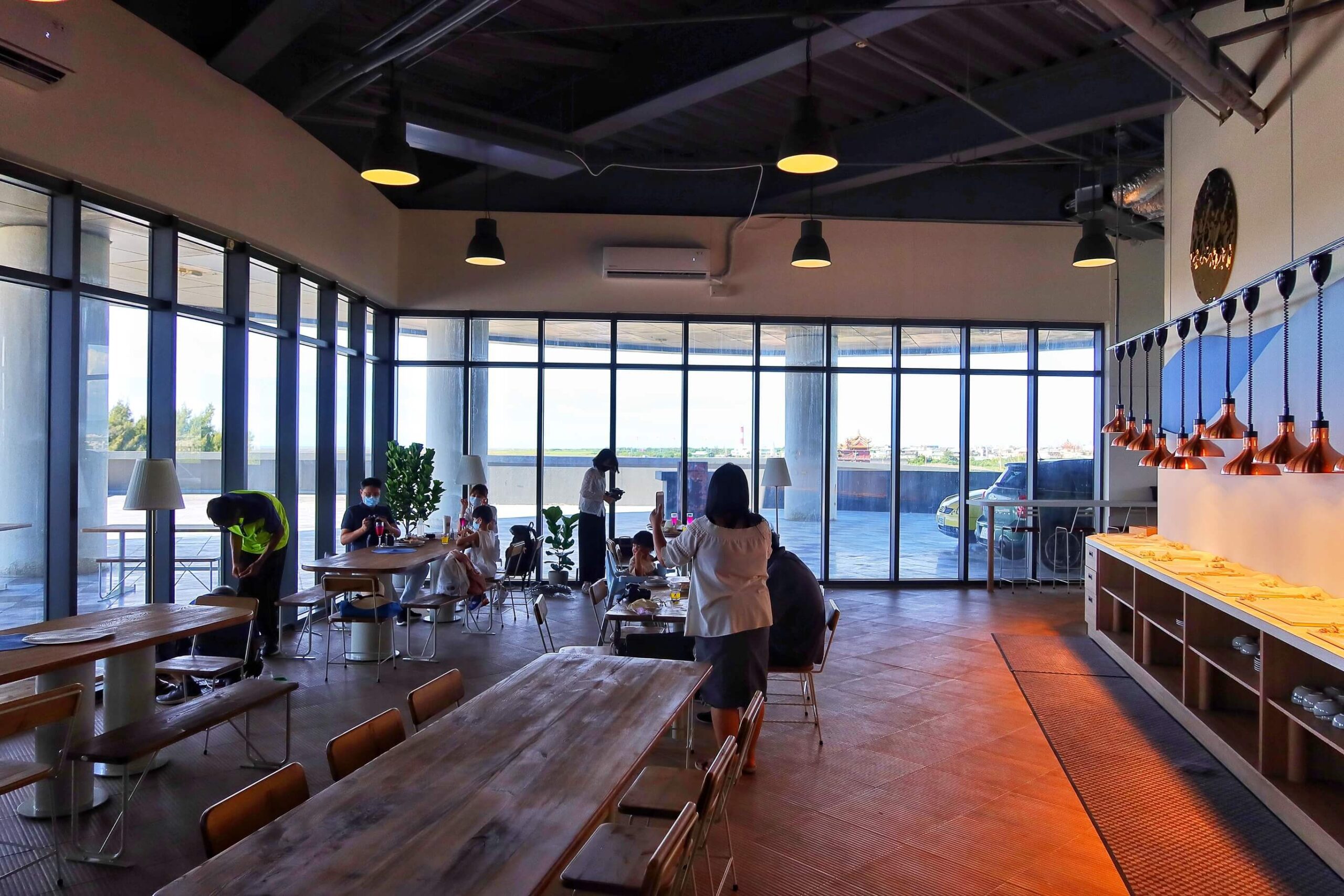 【台中懶人露營】蟬說 夕陽漫漫,新開幕高美濕地海濱露營,用餐飽覽絕美夕陽景觀,一泊二食免裝備,螃蟹帳蓬可愛到炸! @混血珊莎的奇幻旅程 【台中懶人露營】蟬說 夕陽漫漫,新開幕高美濕地海濱露營,用餐飽覽絕美夕陽景觀,一泊二食免裝備,螃蟹帳蓬可愛到炸! @混血珊莎的奇幻旅程