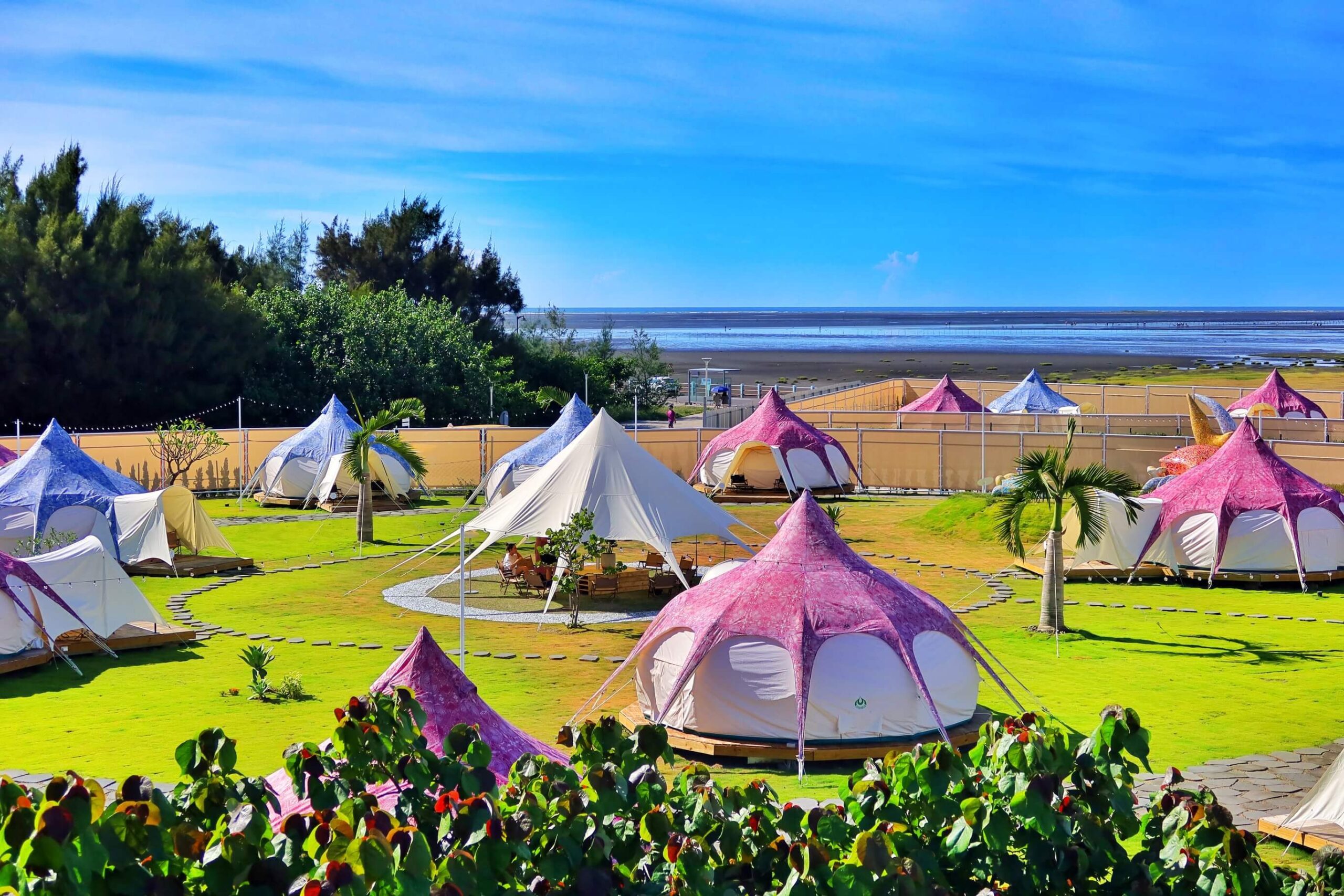 【台中懶人露營】蟬說 夕陽漫漫,新開幕高美濕地海濱露營,用餐飽覽絕美夕陽景觀,一泊二食免裝備,螃蟹帳蓬可愛到炸! @混血珊莎的奇幻旅程 【台中懶人露營】蟬說 夕陽漫漫,新開幕高美濕地海濱露營,用餐飽覽絕美夕陽景觀,一泊二食免裝備,螃蟹帳蓬可愛到炸! @混血珊莎的奇幻旅程