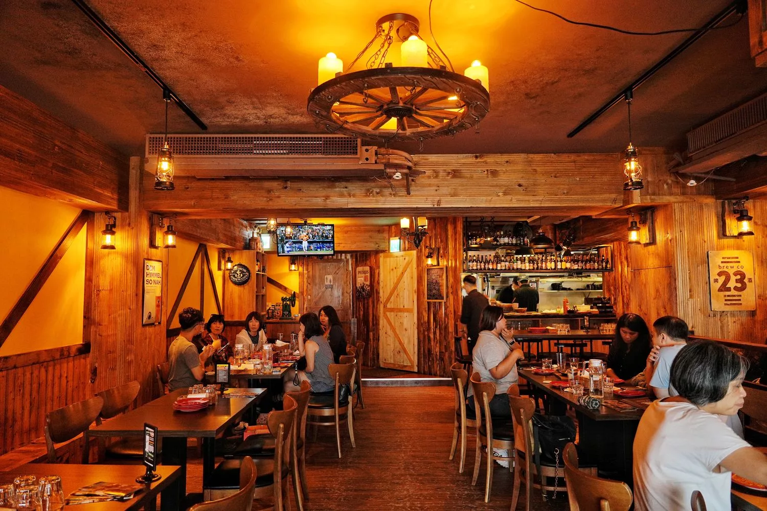 【台北精釀啤酒】ABV美式餐酒館，道地美國鄉村菜，超過300款世界精釀啤酒! @混血珊莎的奇幻旅程