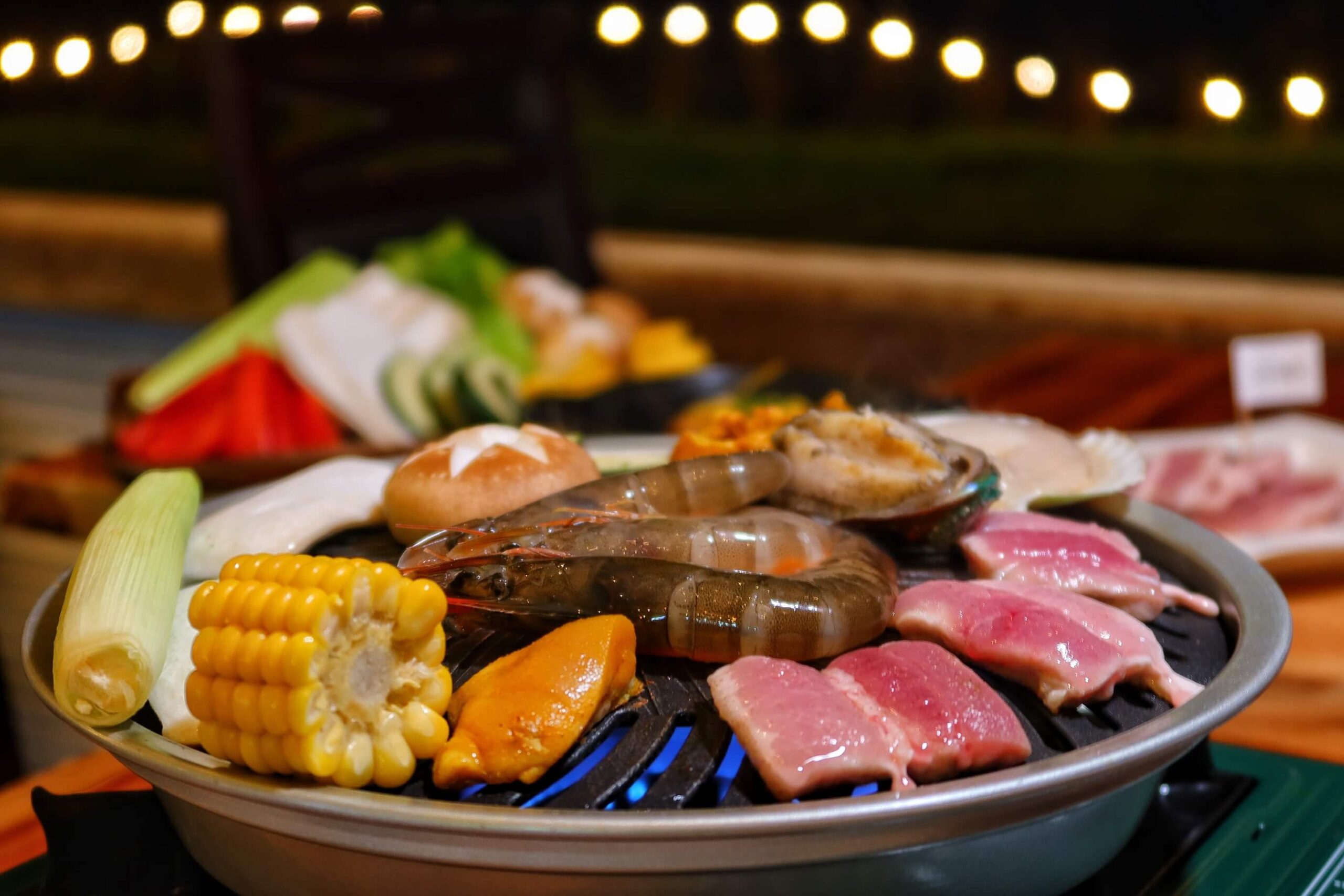 【苗栗露營】雲霧灣灣 懶人露營，夢幻雲海一泊四食，晚餐豪華和牛海陸燒烤，龍蝦粥早餐超享受，每帳專屬獨立衛浴，雲霧之梯絕美拍照點! @混血珊莎的奇幻旅程