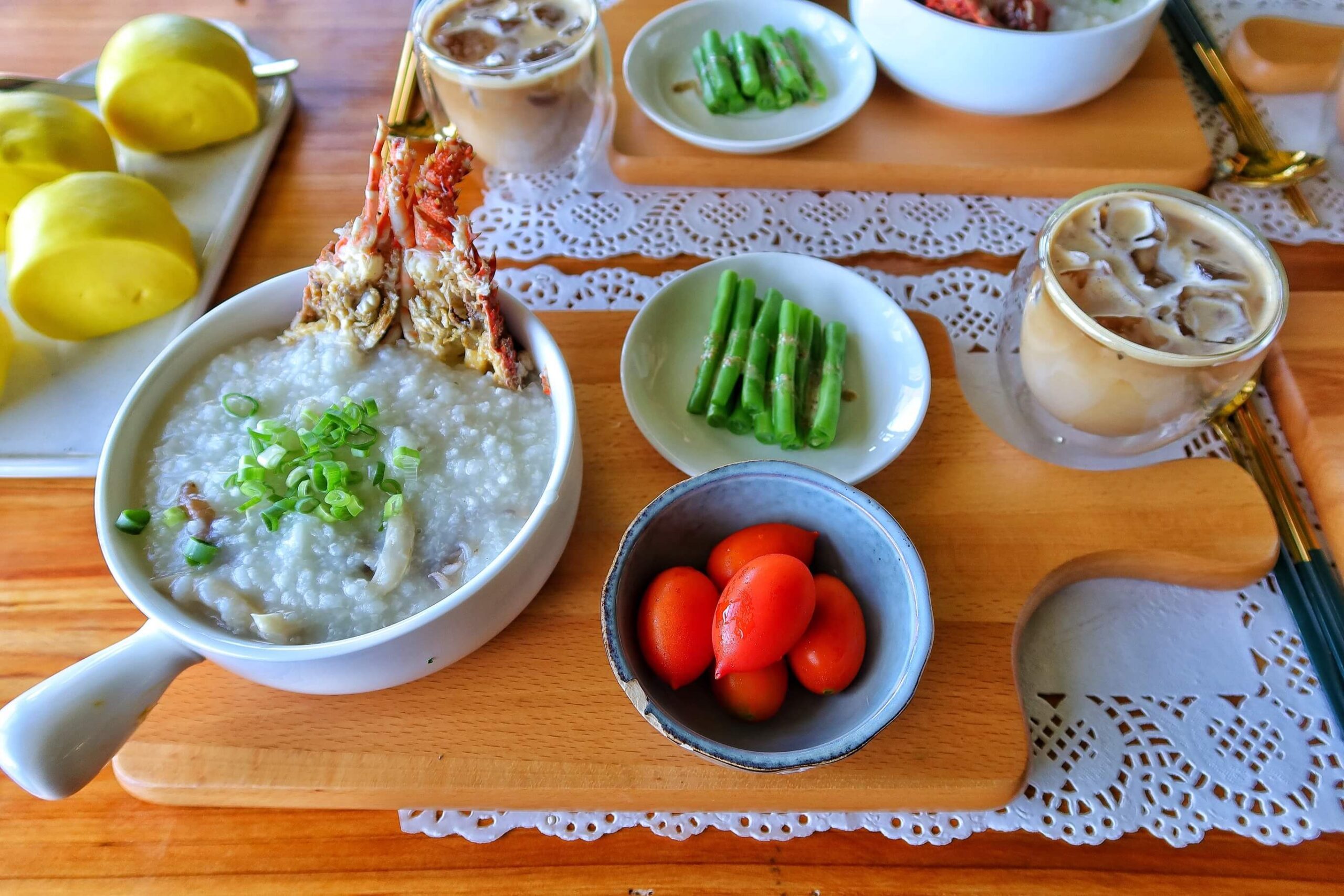 【苗栗露營】雲霧灣灣 懶人露營，夢幻雲海一泊四食，晚餐豪華和牛海陸燒烤，龍蝦粥早餐超享受，每帳專屬獨立衛浴，雲霧之梯絕美拍照點! @混血珊莎的奇幻旅程