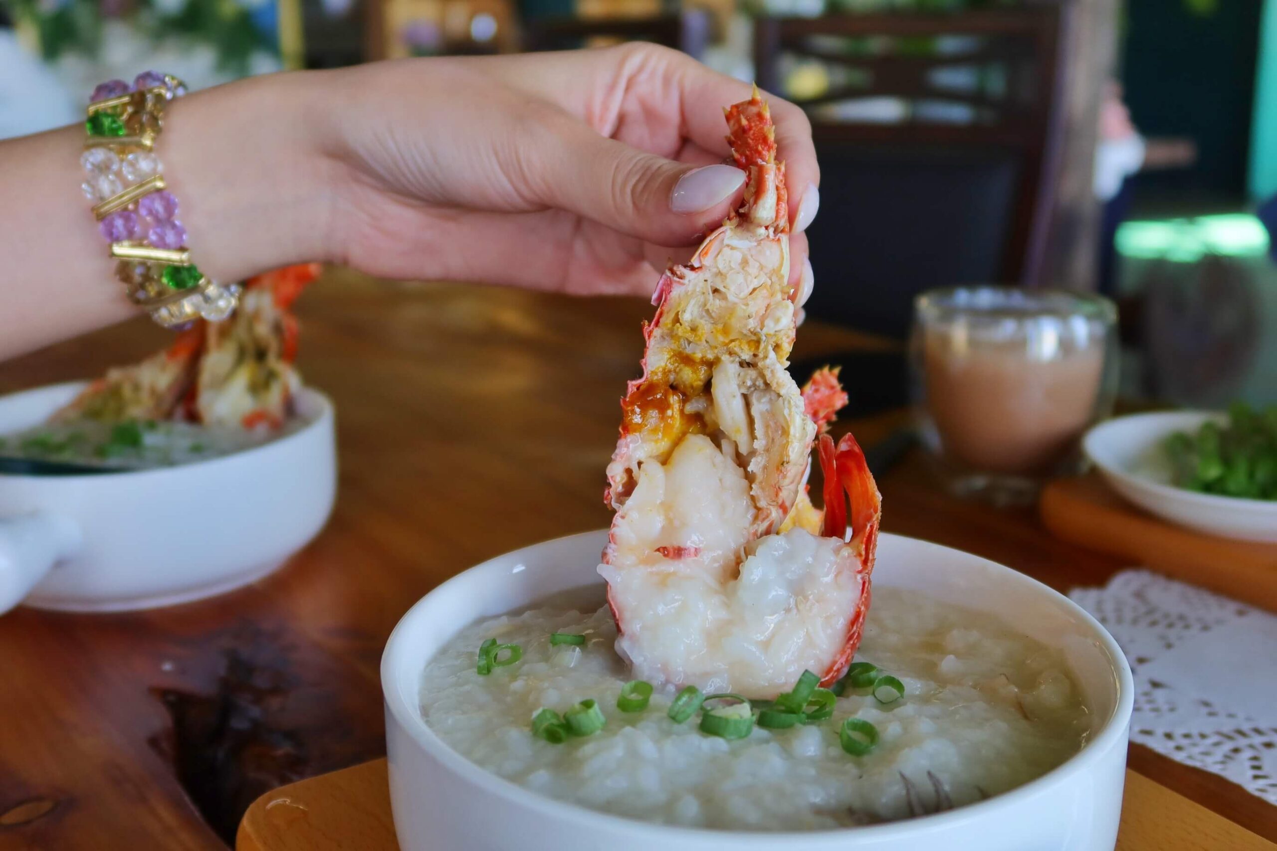 【苗栗露營】雲霧灣灣 懶人露營，夢幻雲海一泊四食，晚餐豪華和牛海陸燒烤，龍蝦粥早餐超享受，每帳專屬獨立衛浴，雲霧之梯絕美拍照點! @混血珊莎的奇幻旅程