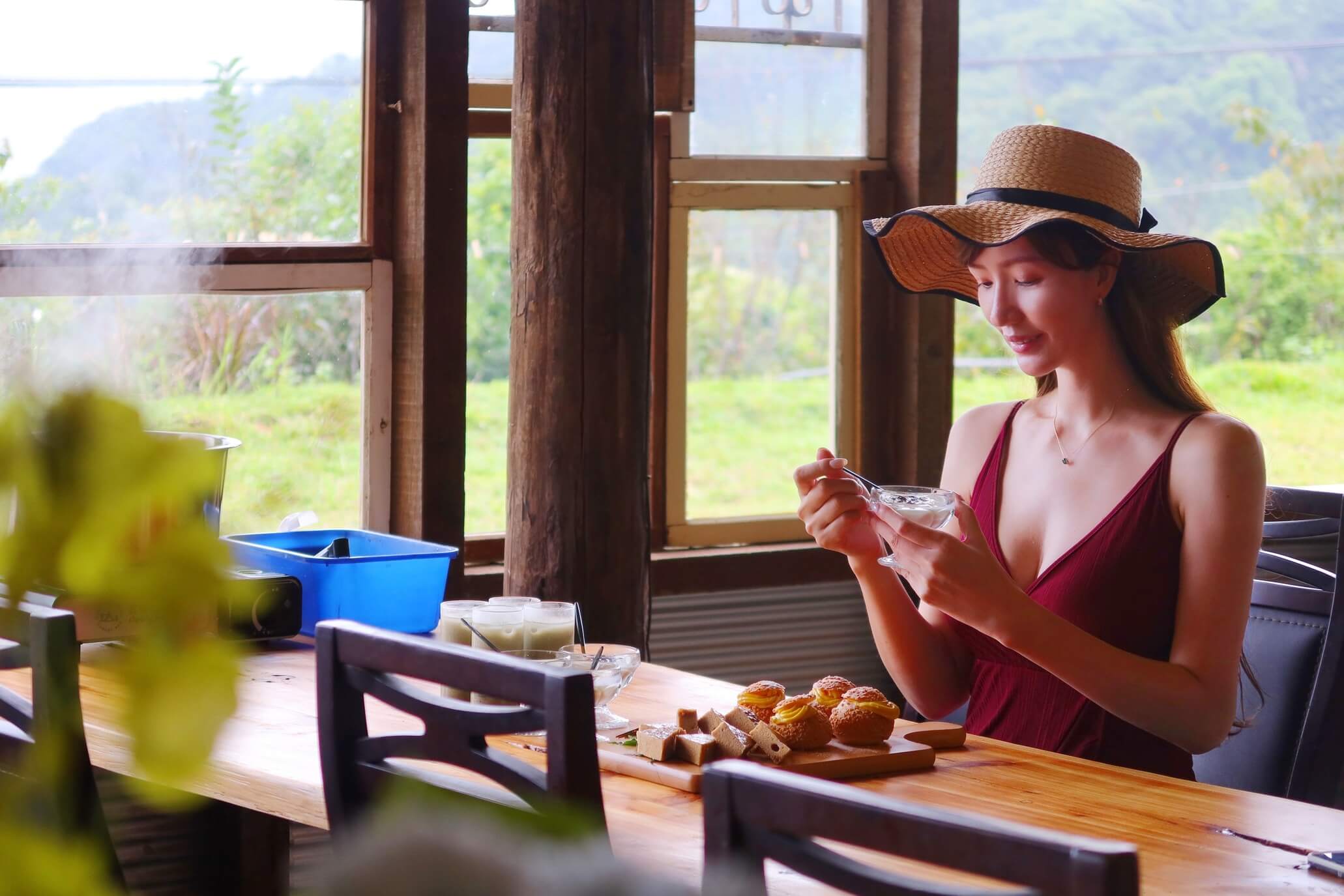 【苗栗露營】雲霧灣灣 懶人露營，夢幻雲海一泊四食，晚餐豪華和牛海陸燒烤，龍蝦粥早餐超享受，每帳專屬獨立衛浴，雲霧之梯絕美拍照點! @混血珊莎的奇幻旅程