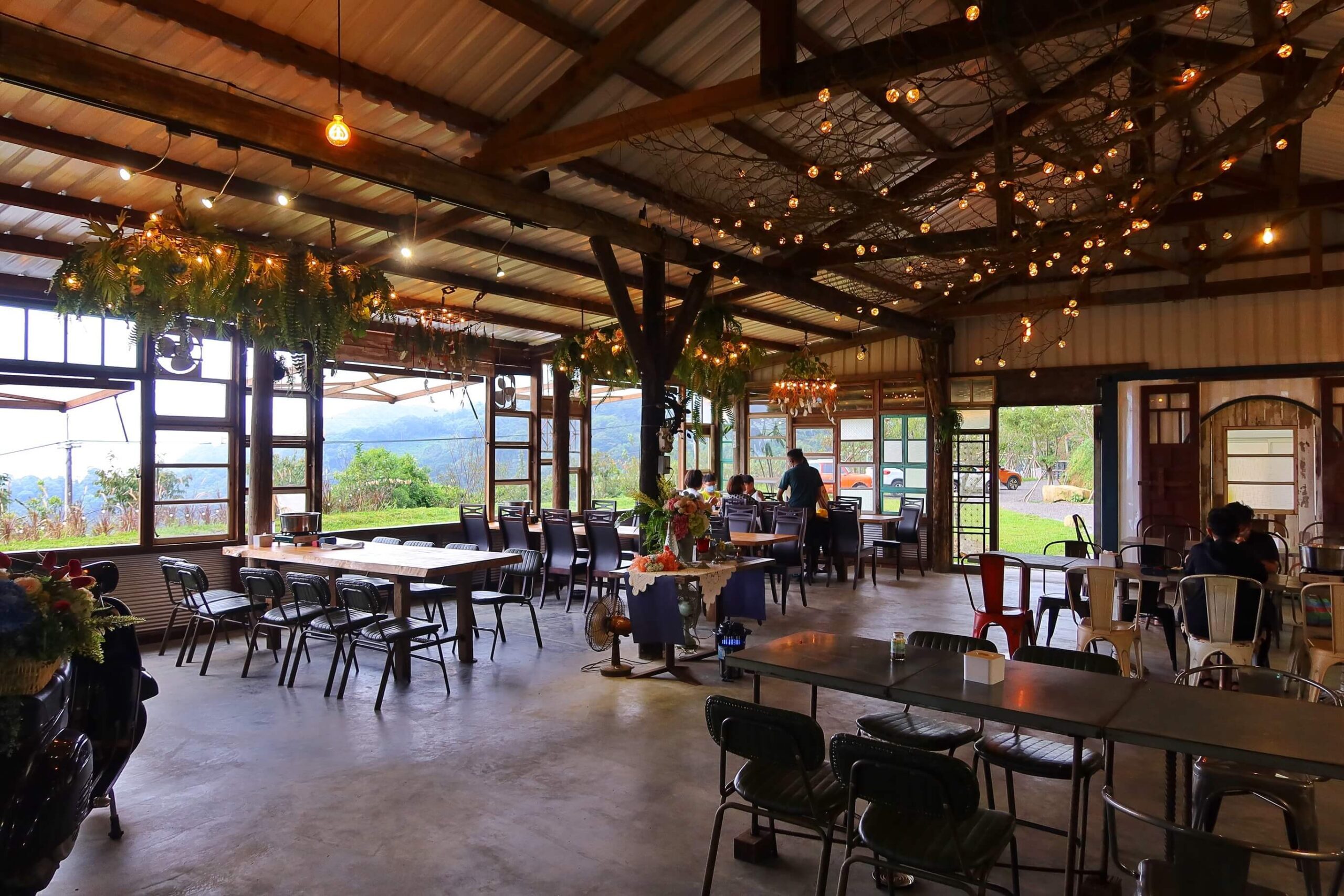 【苗栗露營】雲霧灣灣 懶人露營，夢幻雲海一泊四食，晚餐豪華和牛海陸燒烤，龍蝦粥早餐超享受，每帳專屬獨立衛浴，雲霧之梯絕美拍照點! @混血珊莎的奇幻旅程