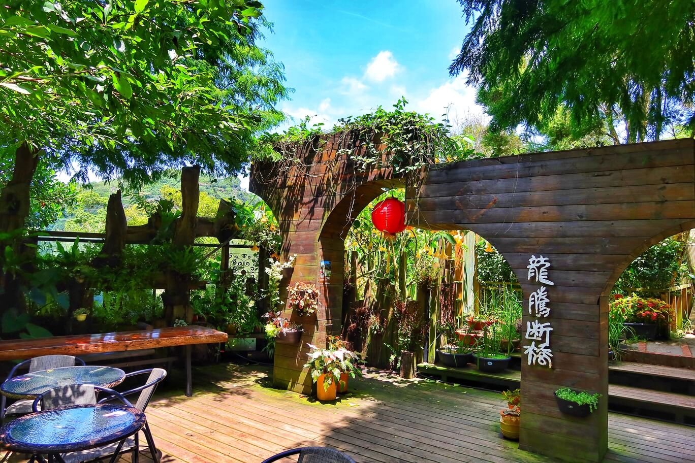 【苗栗景點推薦】三義卓也小屋│卓也書園子喝下午茶，穀倉小鎮IG打卡點，超夢幻水上餐廳，森林系網美景點! @混血珊莎的奇幻旅程