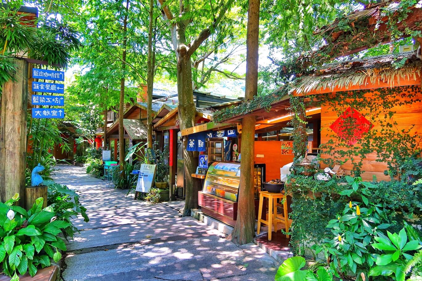 【苗栗景點推薦】三義卓也小屋│卓也書園子喝下午茶，穀倉小鎮IG打卡點，超夢幻水上餐廳，森林系網美景點! @混血珊莎的奇幻旅程