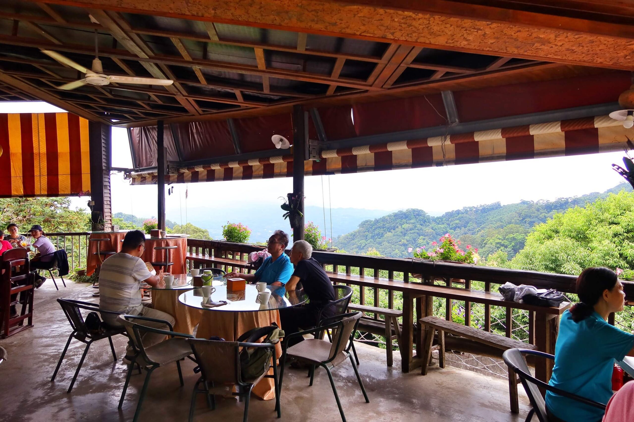 【苗栗美食餐廳】雲也居一休閒農場 景觀餐廳享用薑麻特色料理│ 琉璃秋境 懶人野餐下午茶 窯烤披薩美味又好拍!│苗栗美食景點推薦 @混血珊莎的奇幻旅程