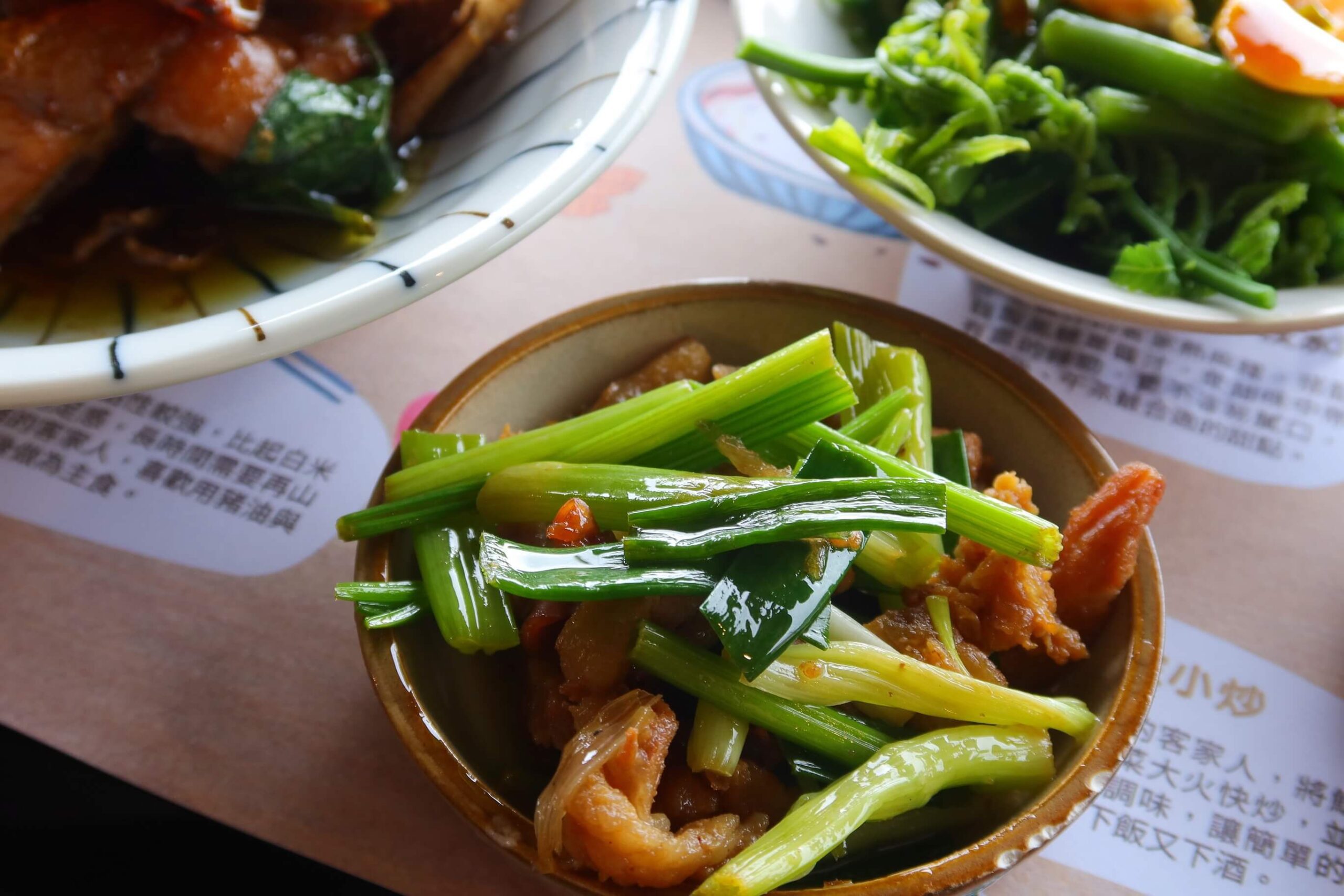 【苗栗美食餐廳】雲也居一休閒農場 景觀餐廳享用薑麻特色料理│ 琉璃秋境 懶人野餐下午茶 窯烤披薩美味又好拍!│苗栗美食景點推薦 @混血珊莎的奇幻旅程