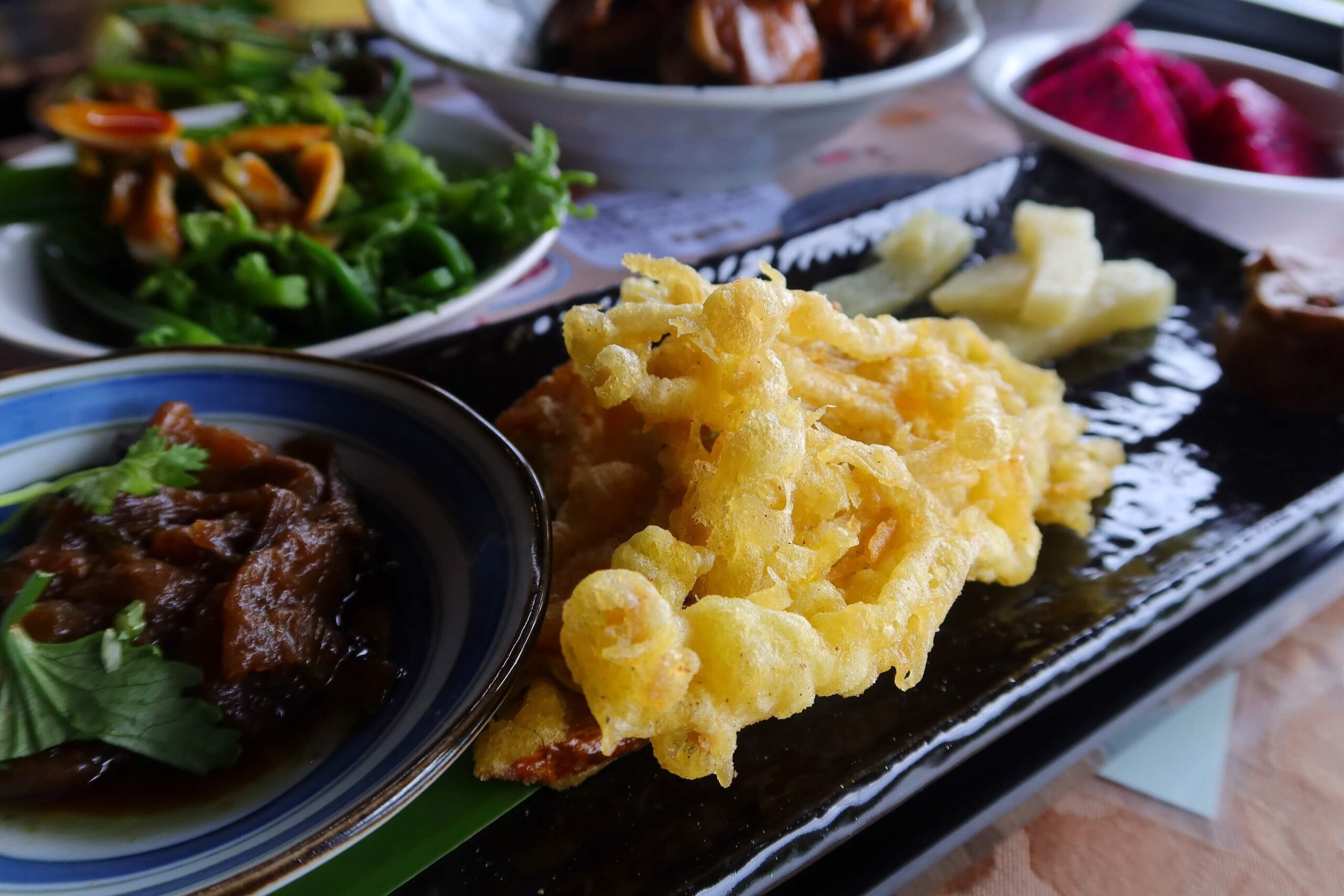 【苗栗美食餐廳】雲也居一休閒農場 景觀餐廳享用薑麻特色料理│ 琉璃秋境 懶人野餐下午茶 窯烤披薩美味又好拍!│苗栗美食景點推薦 @混血珊莎的奇幻旅程