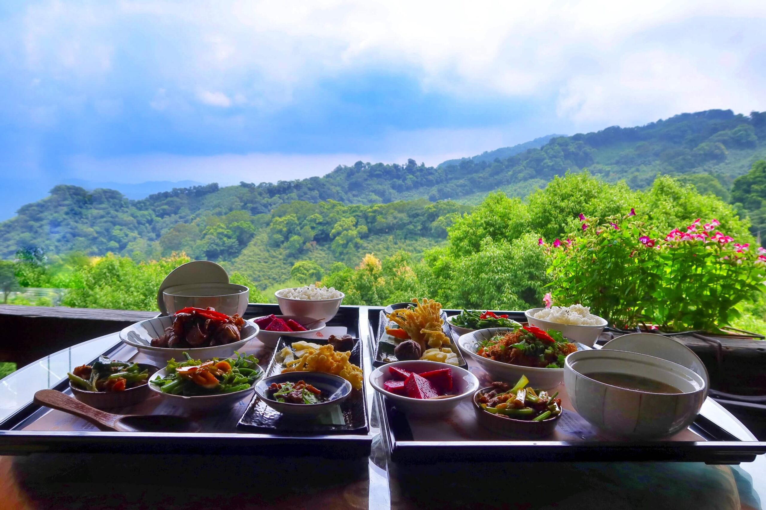 【苗栗美食餐廳】雲也居一休閒農場 景觀餐廳享用薑麻特色料理│ 琉璃秋境 懶人野餐下午茶 窯烤披薩美味又好拍!│苗栗美食景點推薦 @混血珊莎的奇幻旅程