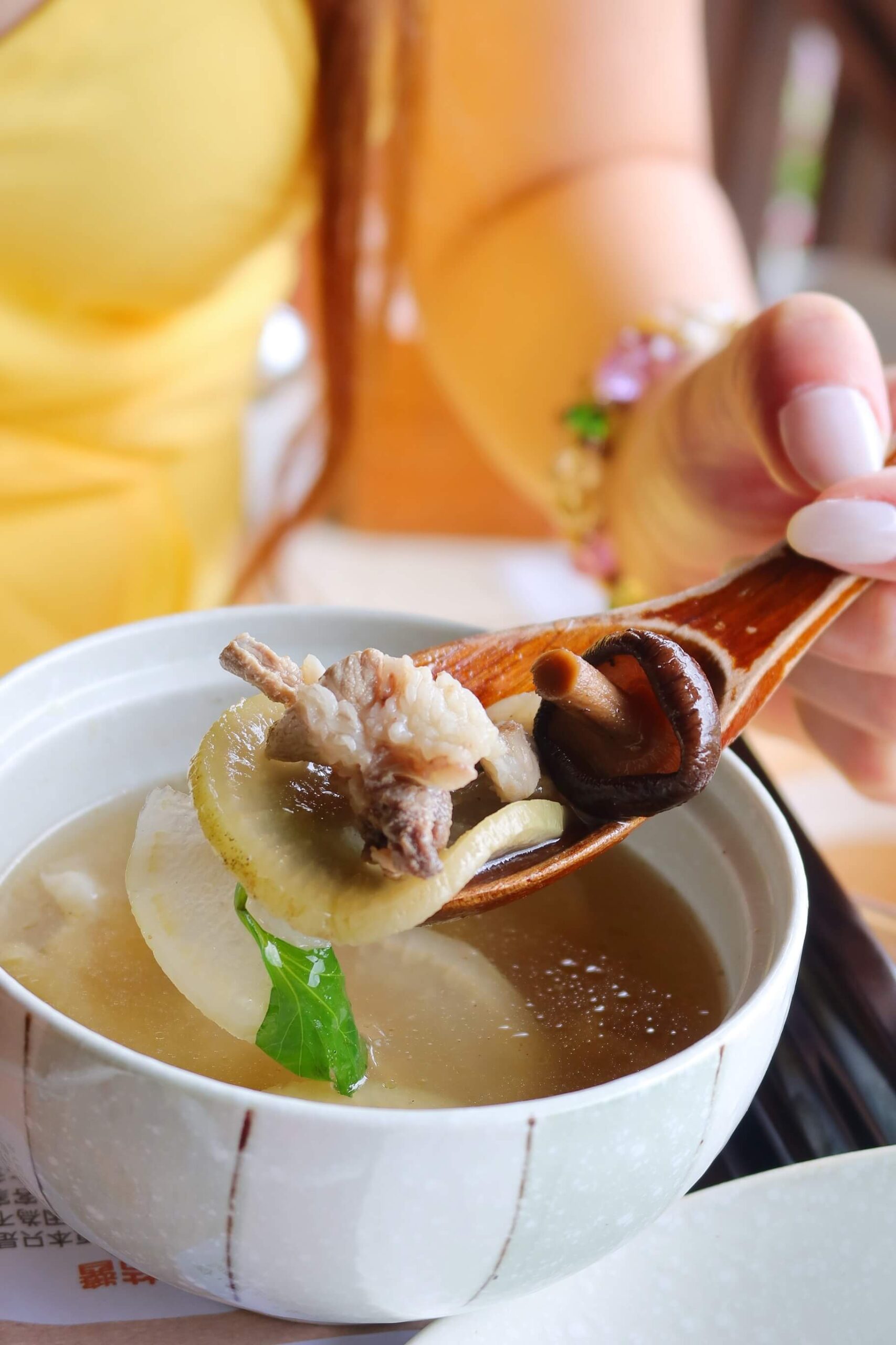 【苗栗美食餐廳】雲也居一休閒農場 景觀餐廳享用薑麻特色料理│ 琉璃秋境 懶人野餐下午茶 窯烤披薩美味又好拍!│苗栗美食景點推薦 @混血珊莎的奇幻旅程