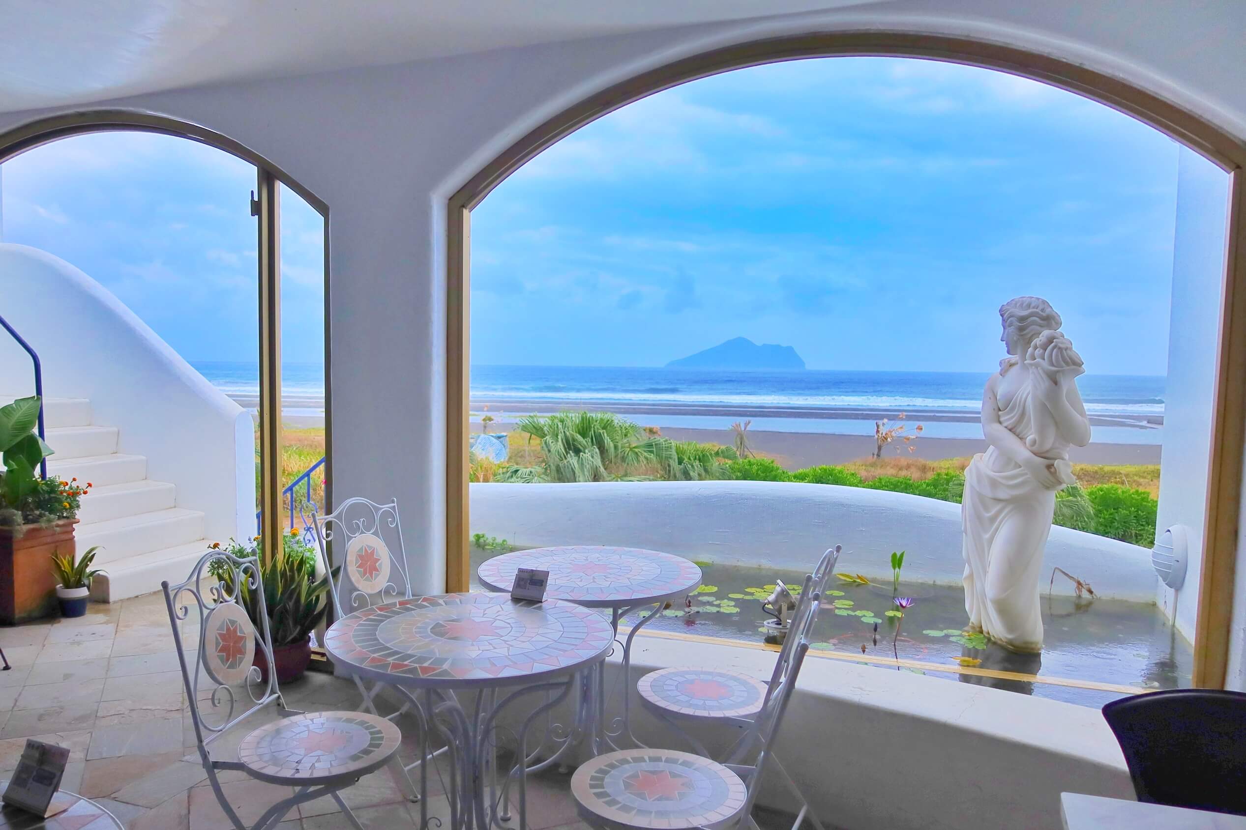 【頭城隱藏版美食】渲咖啡SHINE CAFE 遠眺龜山島 海景第一排 │ IG網美照打卡點! @混血珊莎的奇幻旅程