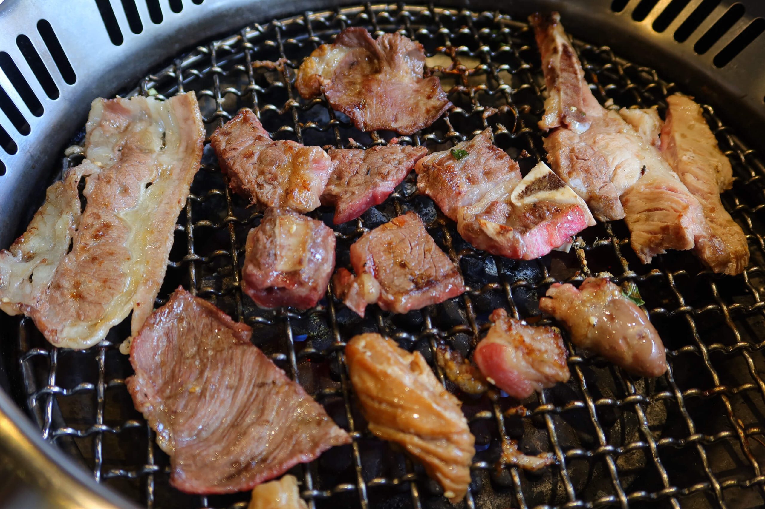 【公館燒肉】瓦崎燒烤 公館店｜平價燒烤吃到飽 生啤無限暢飲 冰品爽吃哈根達斯、Cold Stone大滿足! @混血珊莎的奇幻旅程