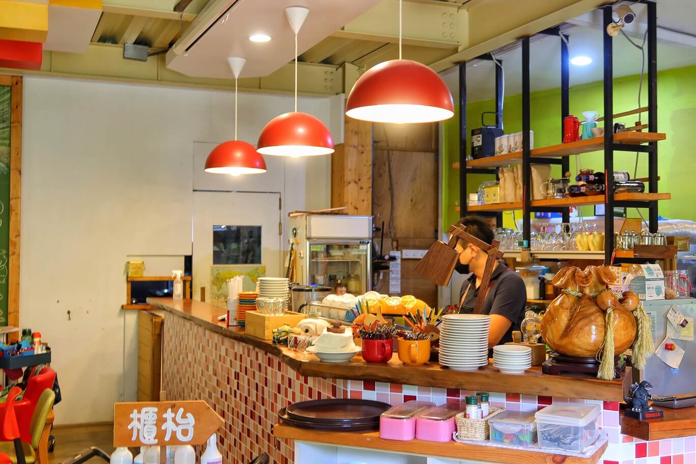【苗栗三義景點】漫時光咖啡，鐵道旁的童話故事小屋，歐風景觀餐廳享受浪漫下午茶 @混血珊莎的奇幻旅程
