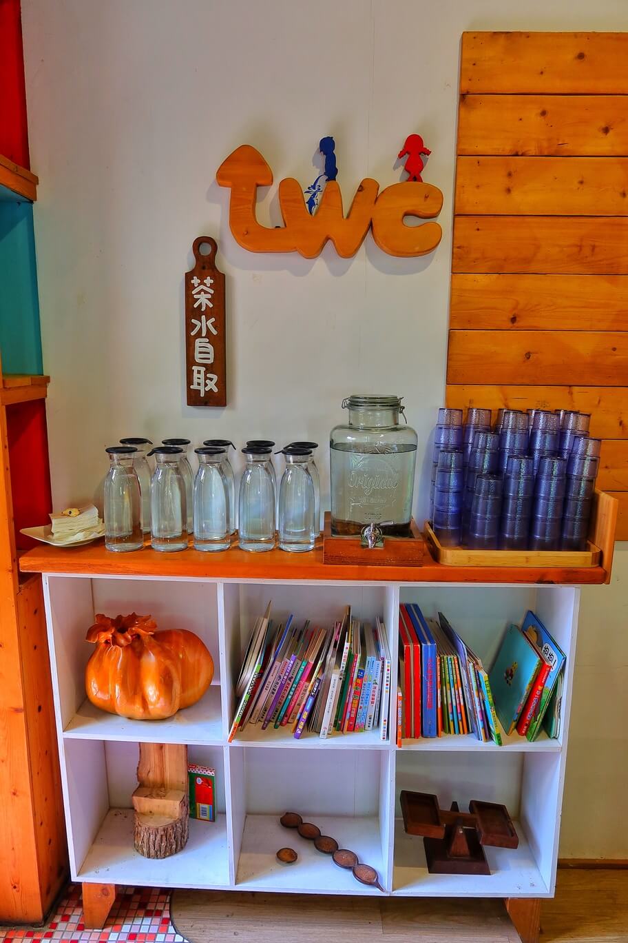 【苗栗三義景點】漫時光咖啡，鐵道旁的童話故事小屋，歐風景觀餐廳享受浪漫下午茶 @混血珊莎的奇幻旅程
