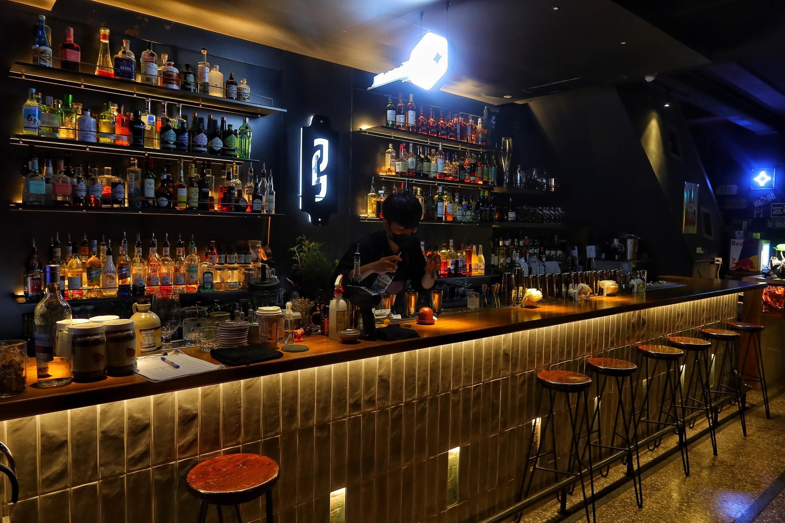 【西門餐酒館】解鎖餐酒館 JaySoul│隱身在雜貨店內的神祕酒吧 從餐點到調酒都令人驚艷 喝酒一定要來這! @混血珊莎的奇幻旅程