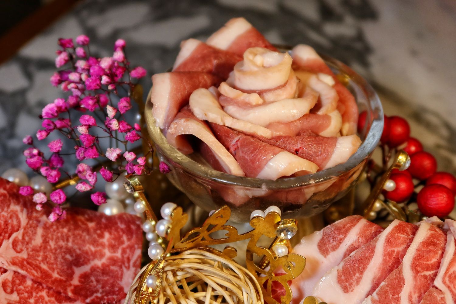 【台中北區宵夜】Eartha燒肉餐酒館，網美系珠寶盒燒肉，專人桌邊代烤服務，調酒生啤喝到飽! @混血珊莎的奇幻旅程