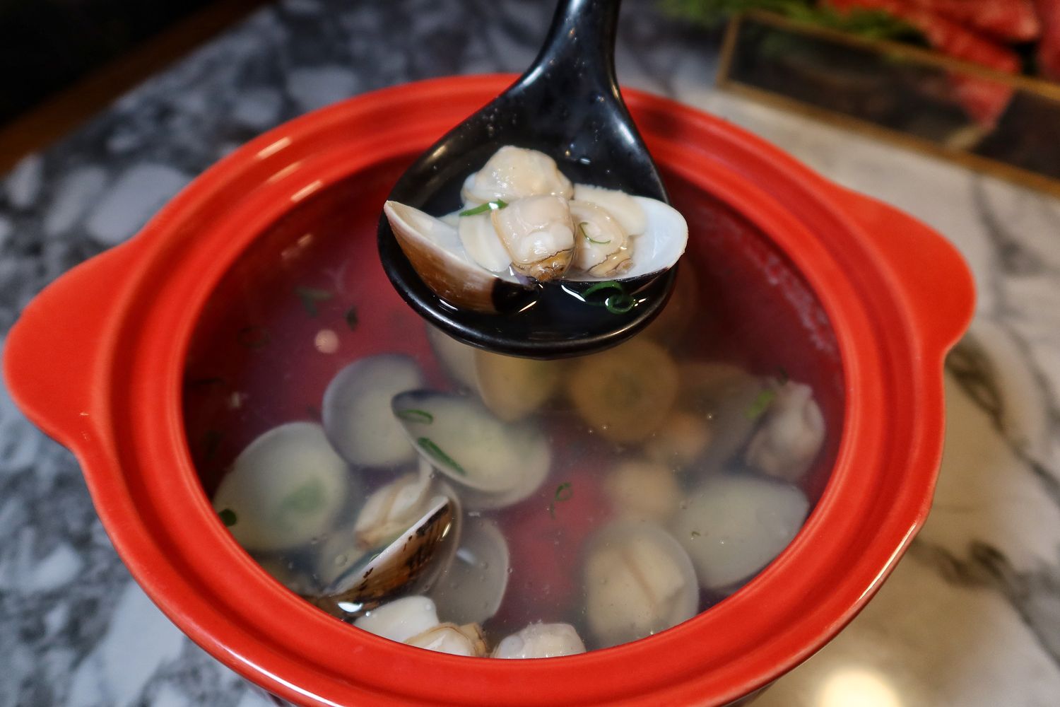 【台中北區宵夜】Eartha燒肉餐酒館，網美系珠寶盒燒肉，專人桌邊代烤服務，調酒生啤喝到飽! @混血珊莎的奇幻旅程