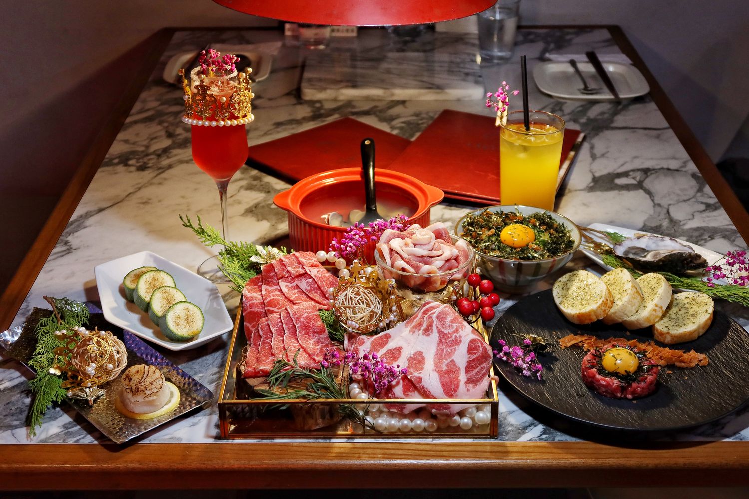 【台中北區宵夜】Eartha燒肉餐酒館，網美系珠寶盒燒肉，專人桌邊代烤服務，調酒生啤喝到飽! @混血珊莎的奇幻旅程