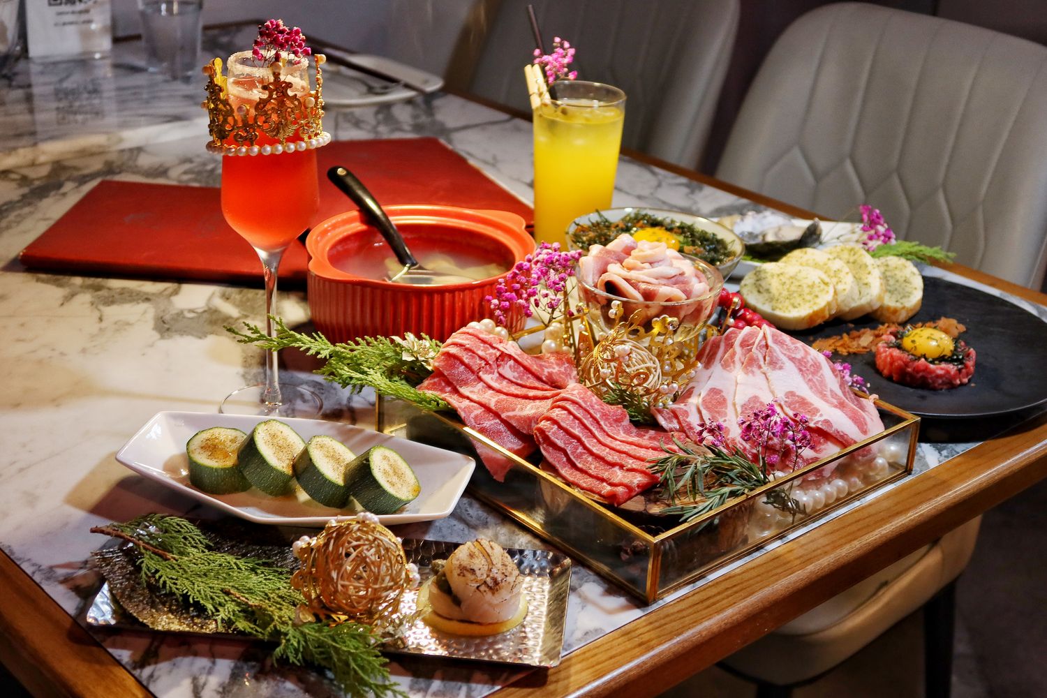 【台中北區宵夜】Eartha燒肉餐酒館，網美系珠寶盒燒肉，專人桌邊代烤服務，調酒生啤喝到飽! @混血珊莎的奇幻旅程