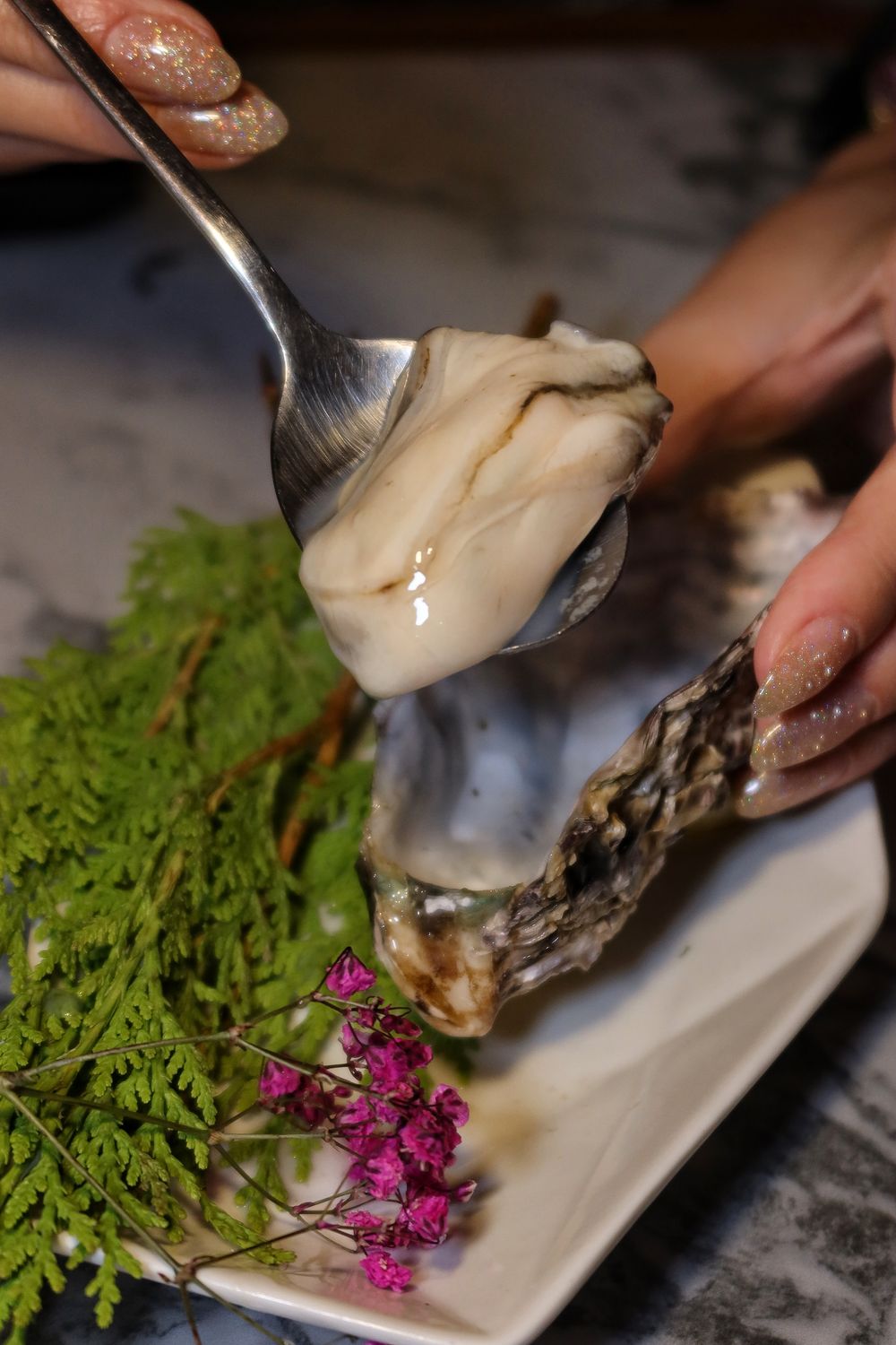 【台中北區宵夜】Eartha燒肉餐酒館，網美系珠寶盒燒肉，專人桌邊代烤服務，調酒生啤喝到飽! @混血珊莎的奇幻旅程