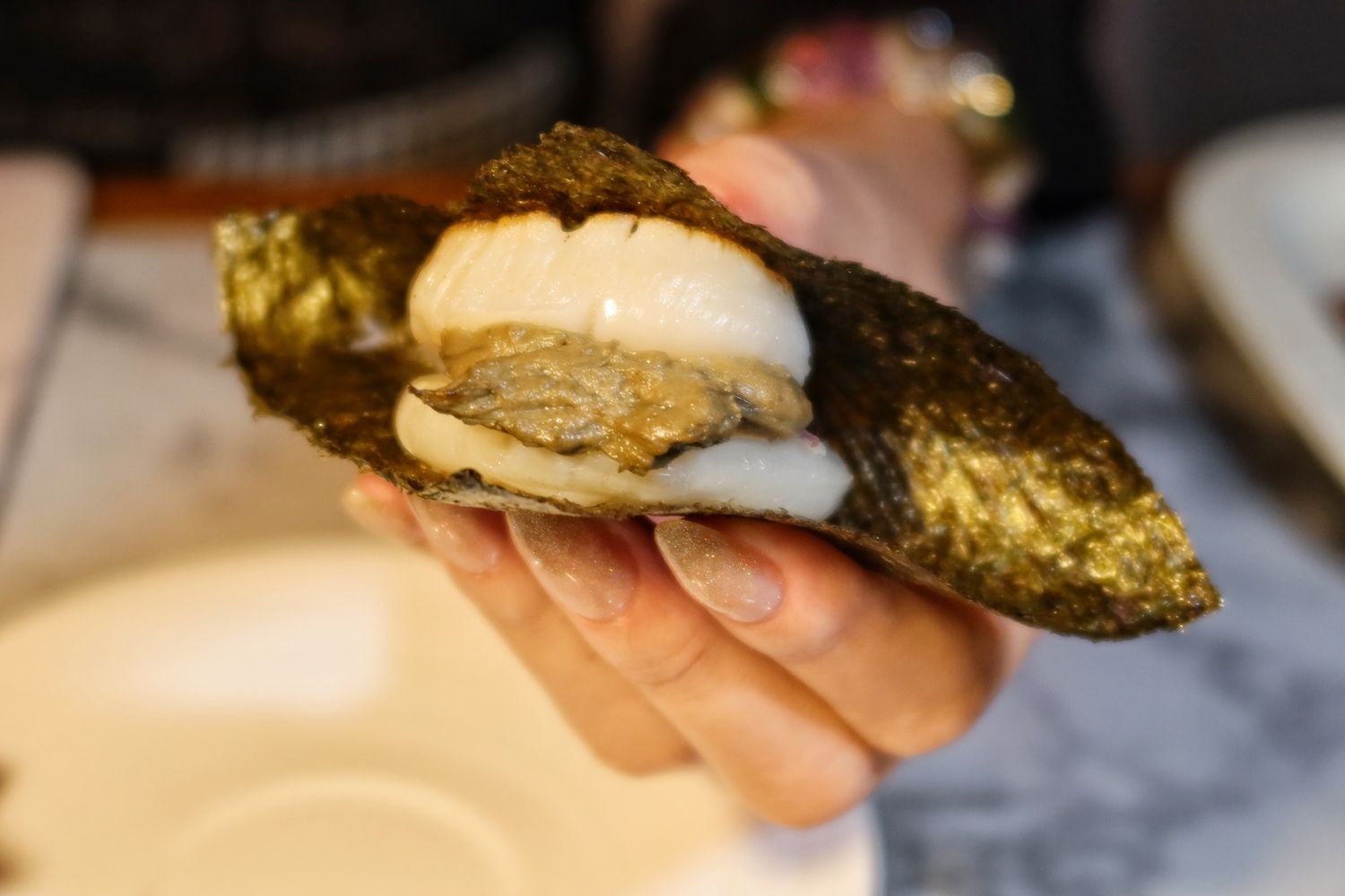 【台中北區宵夜】Eartha燒肉餐酒館，網美系珠寶盒燒肉，專人桌邊代烤服務，調酒生啤喝到飽! @混血珊莎的奇幻旅程