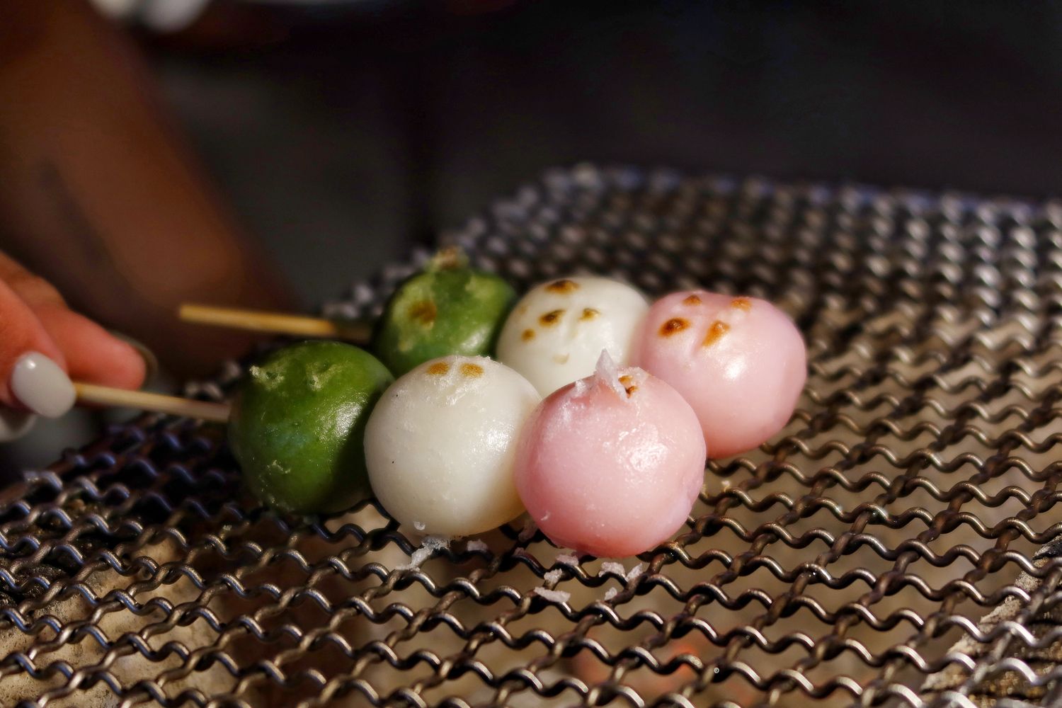 【台中北區宵夜】Eartha燒肉餐酒館，網美系珠寶盒燒肉，專人桌邊代烤服務，調酒生啤喝到飽! @混血珊莎的奇幻旅程